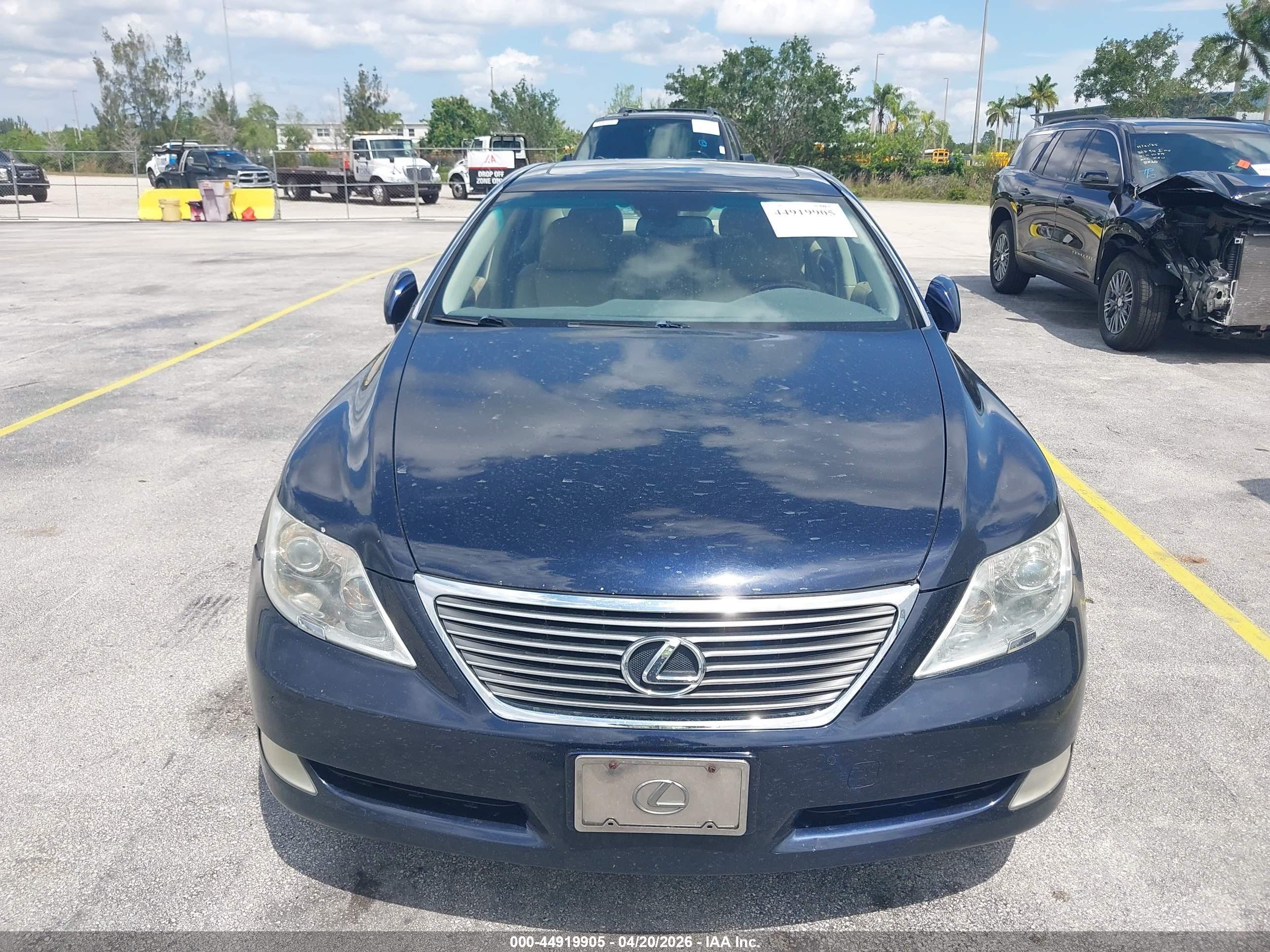 LEXUS LS image 6