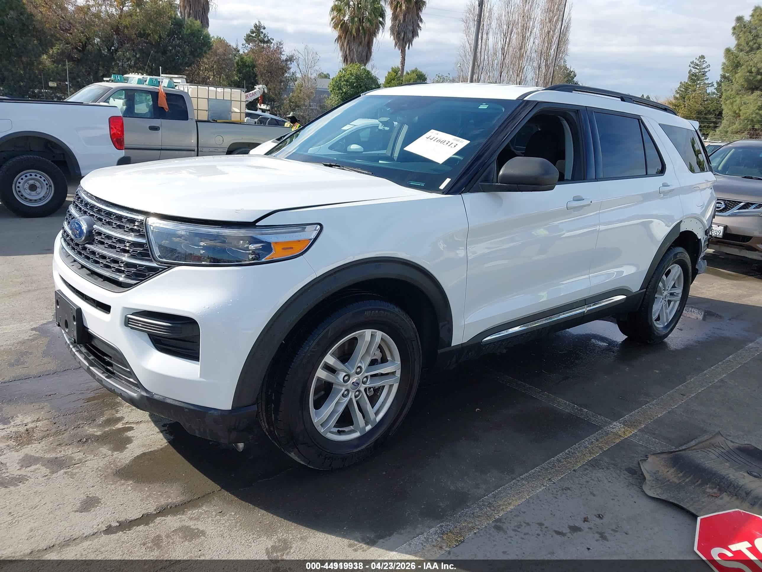 FORD EXPLORER image 2