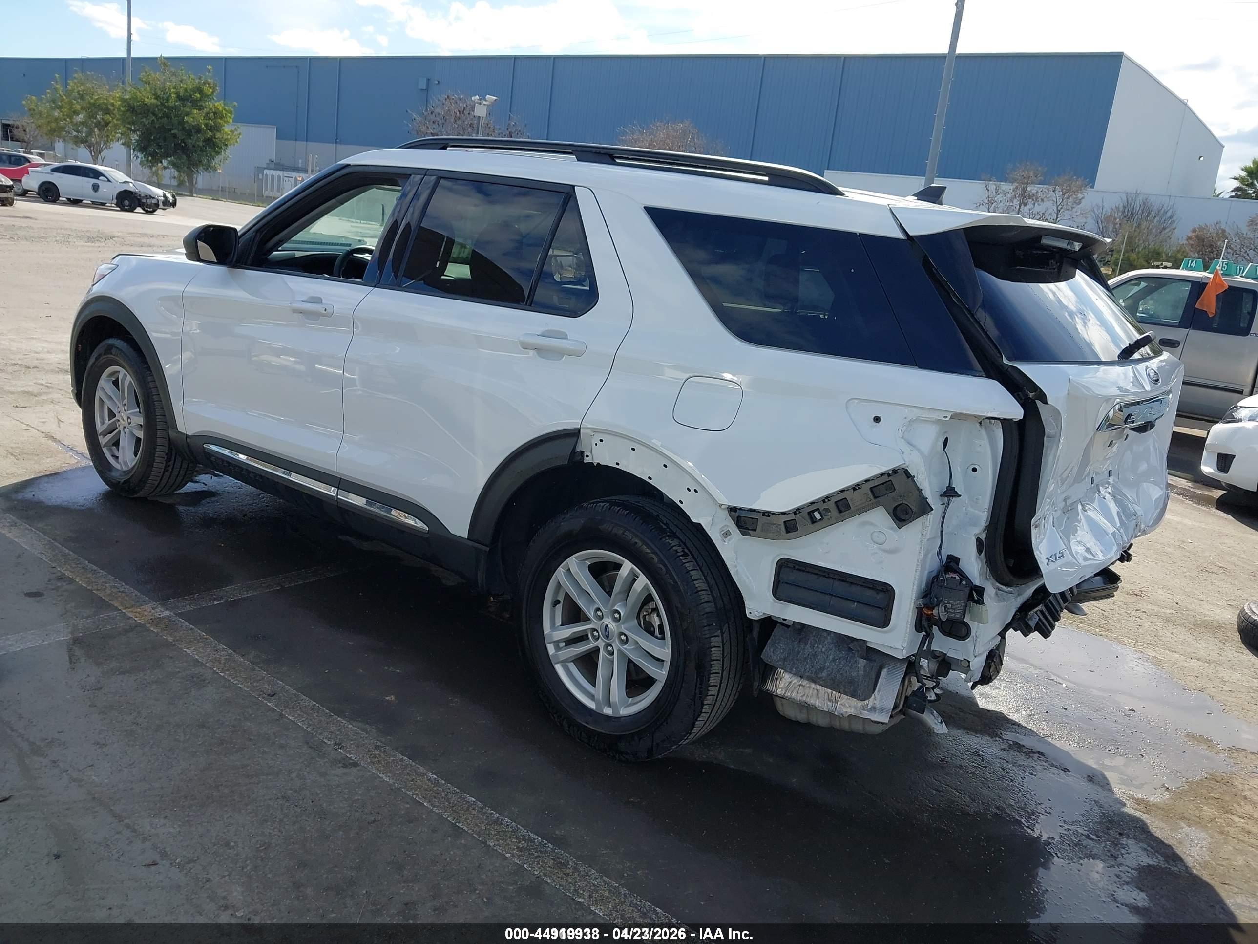 FORD EXPLORER image 3