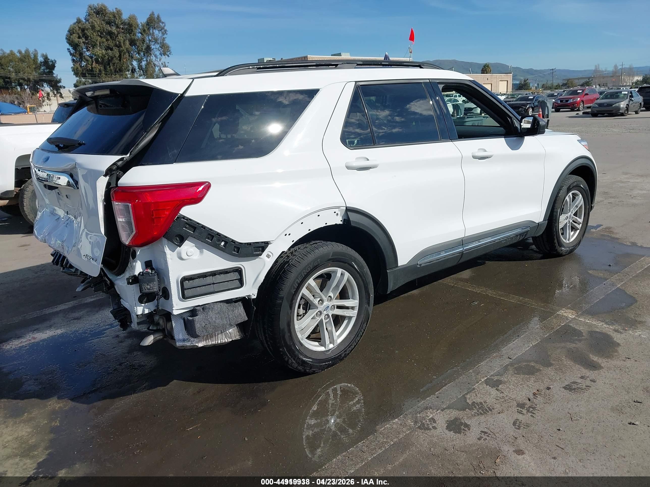 FORD EXPLORER image 4