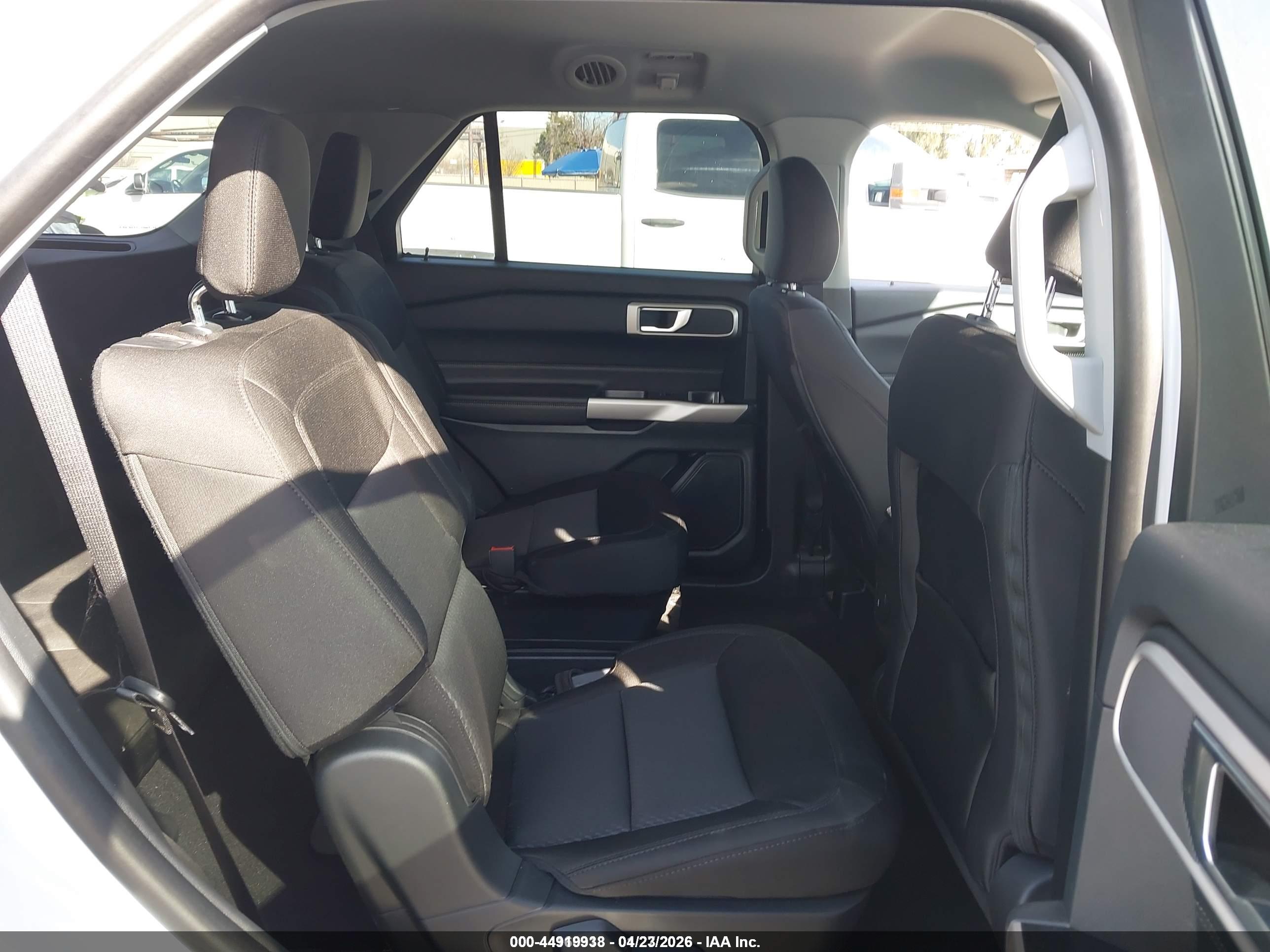 FORD EXPLORER image 8