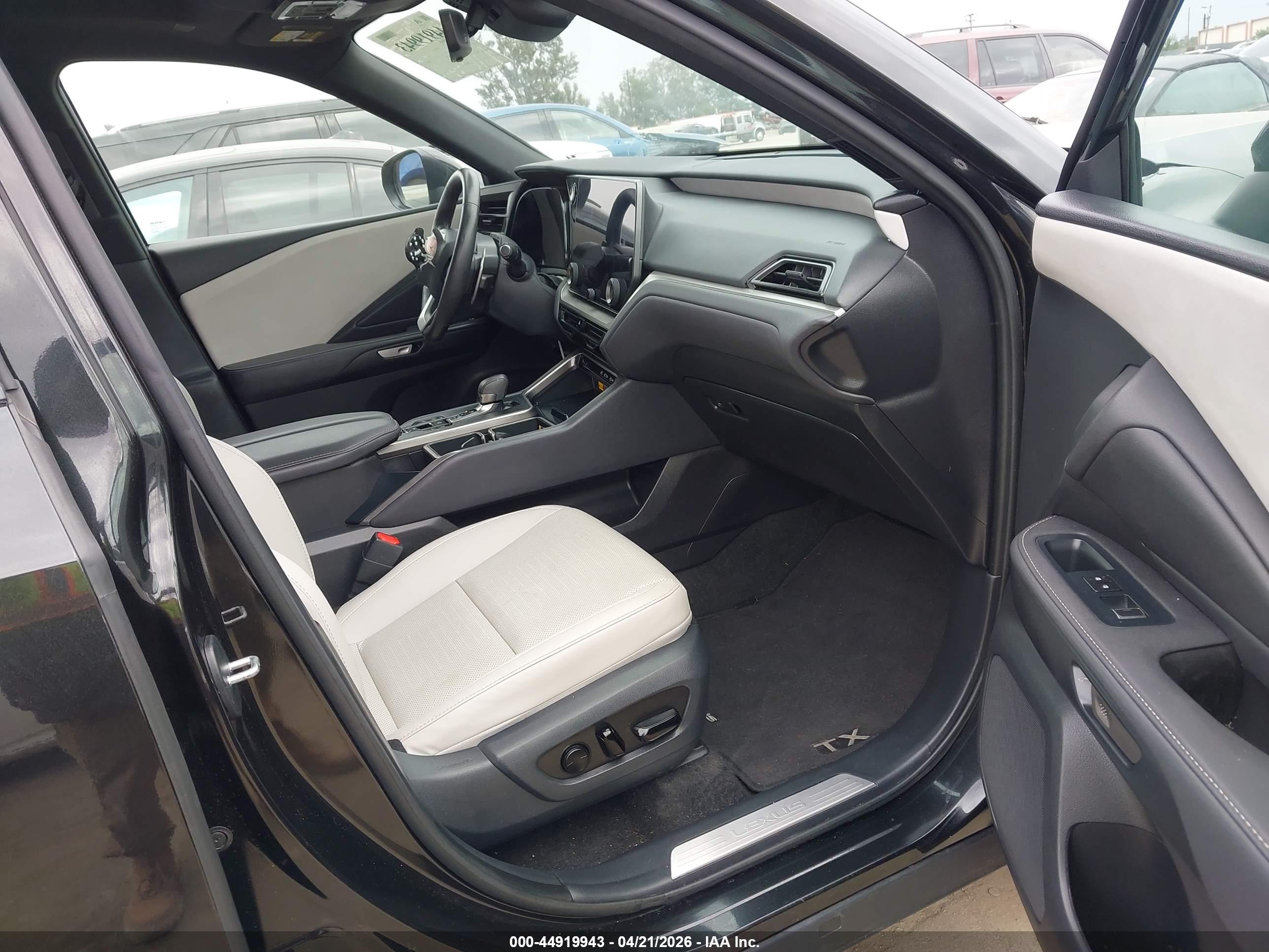 LEXUS TX image 5