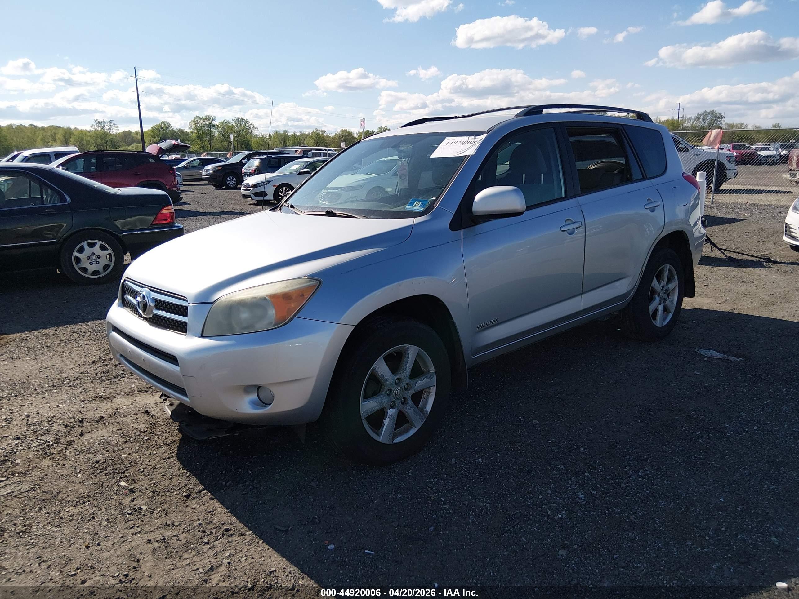 TOYOTA RAV4 image 2