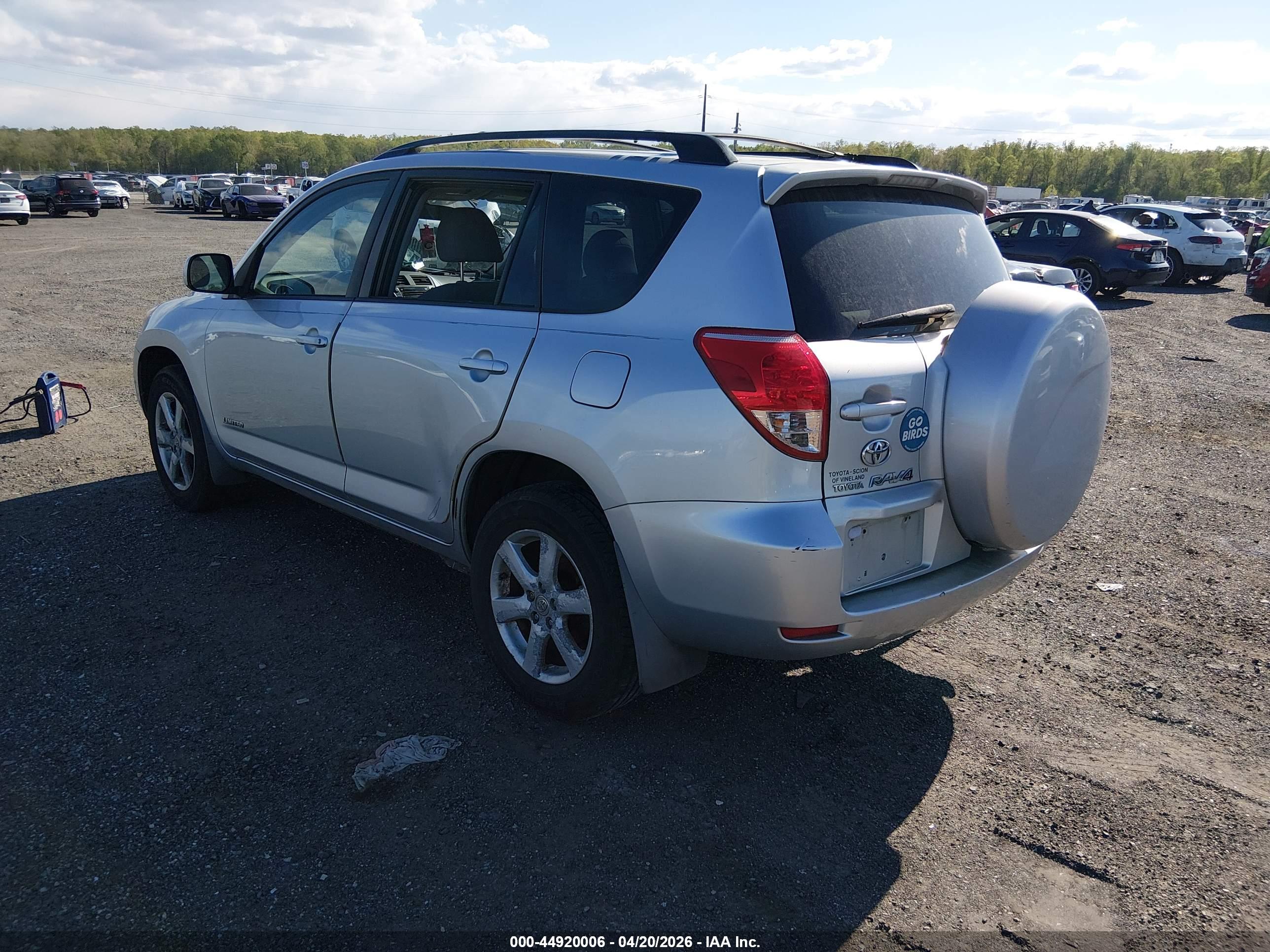 TOYOTA RAV4 image 3