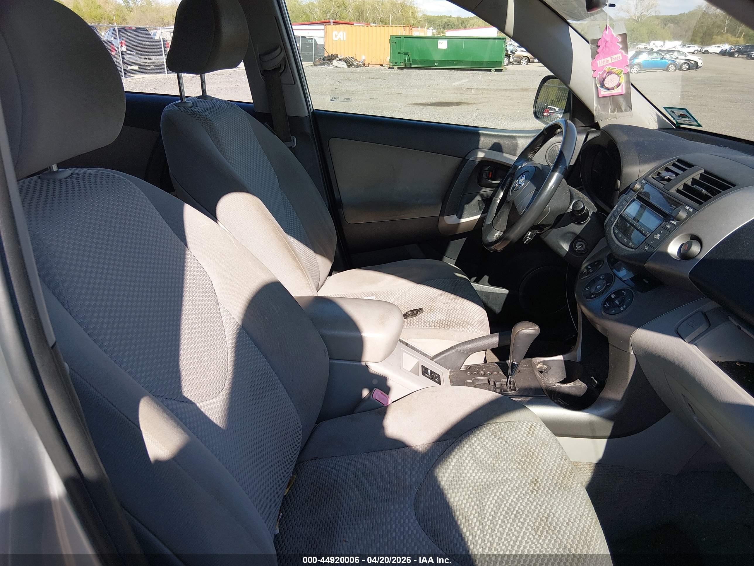 TOYOTA RAV4 image 5
