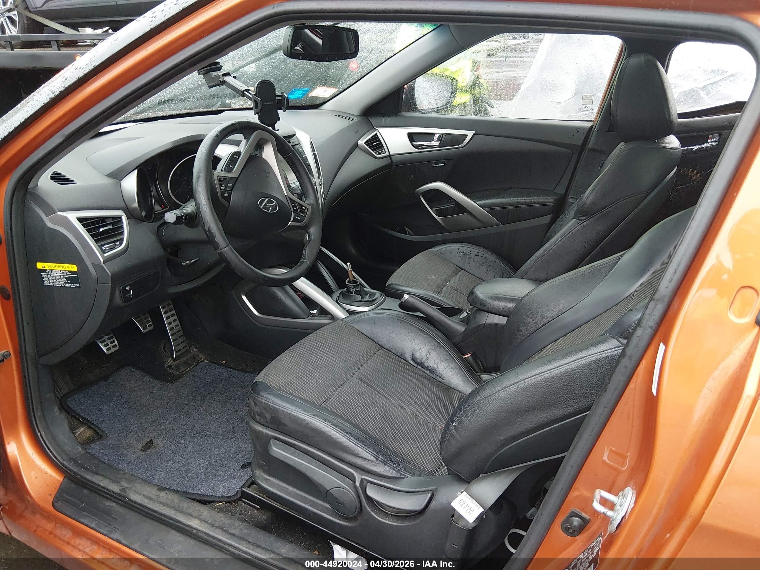 HYUNDAI VELOSTER image 5
