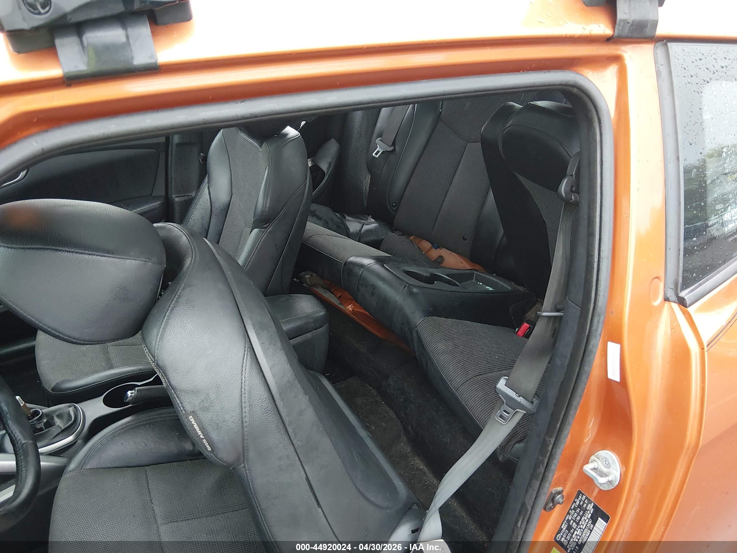 HYUNDAI VELOSTER image 8