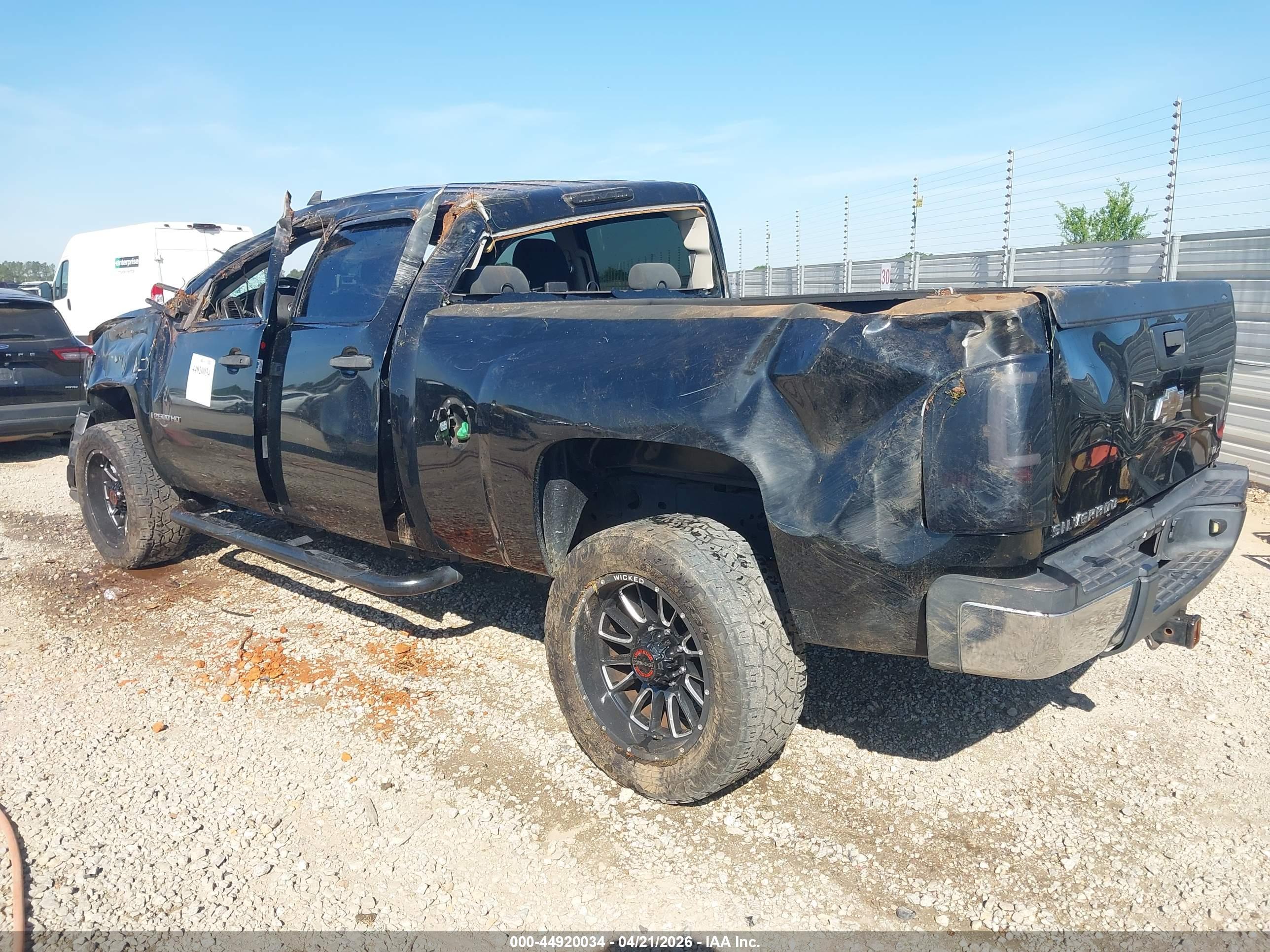 CHEVROLET SILVERADO image 3