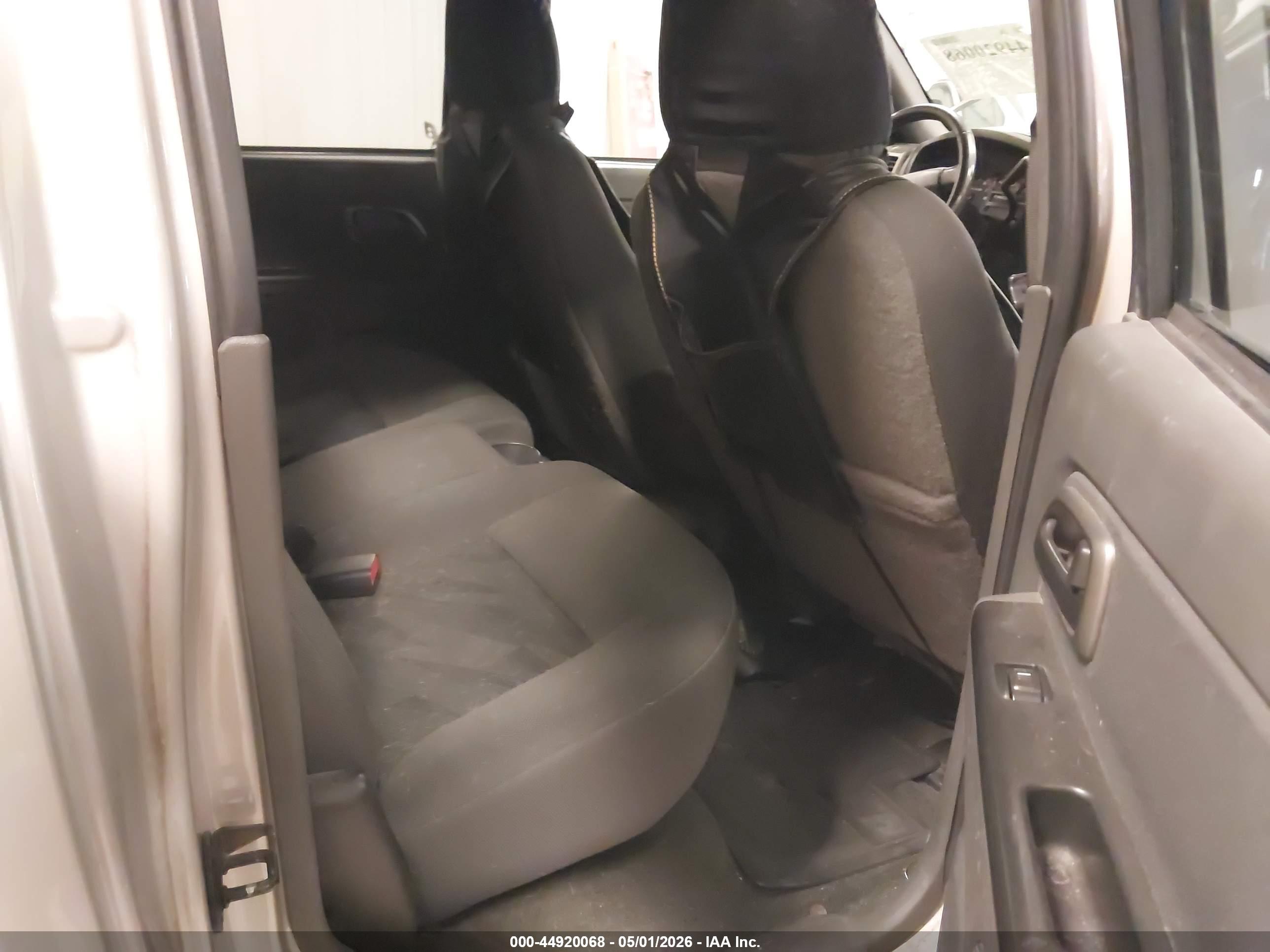 CHEVROLET COLORADO image 8