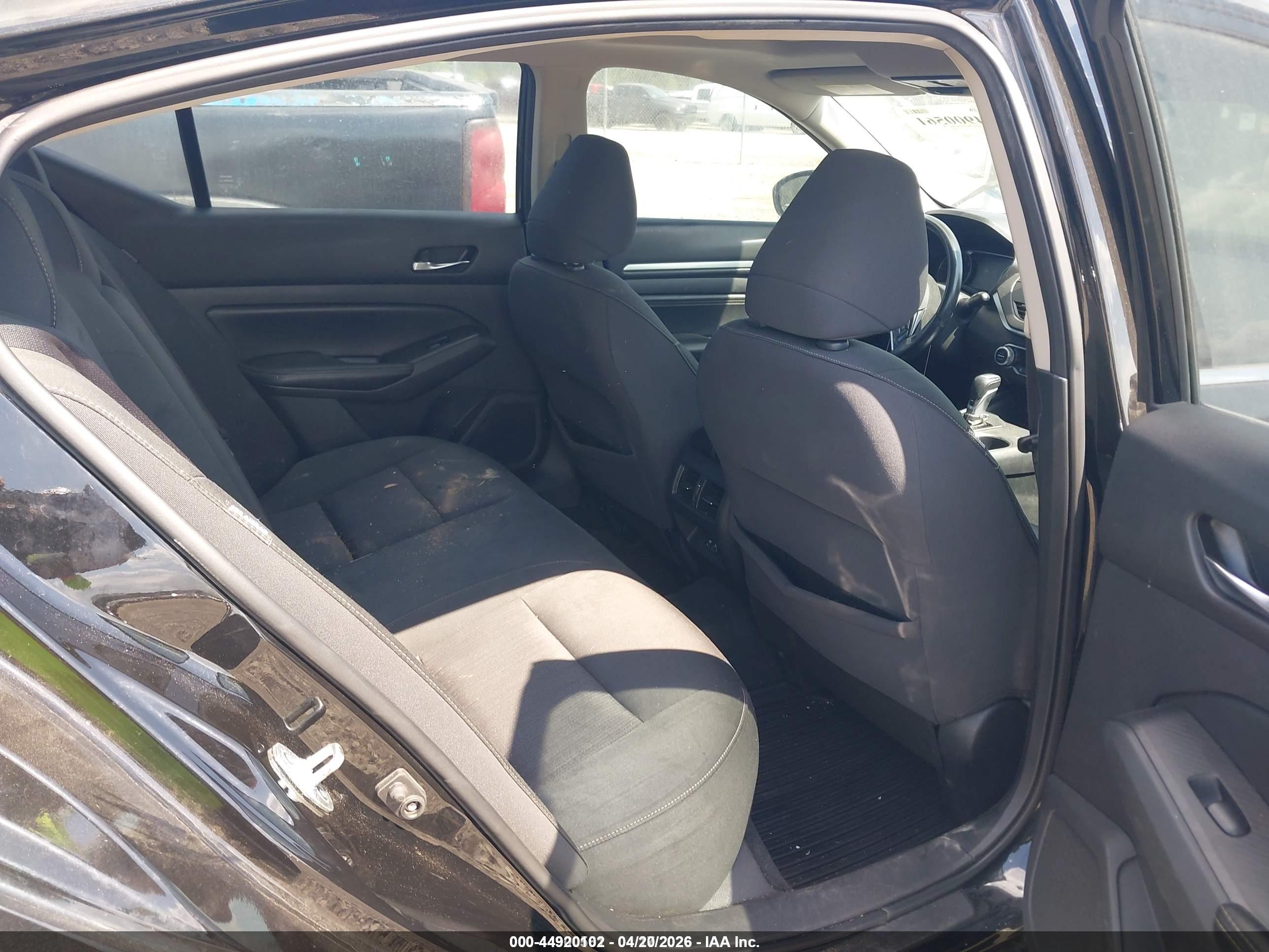 NISSAN ALTIMA image 8