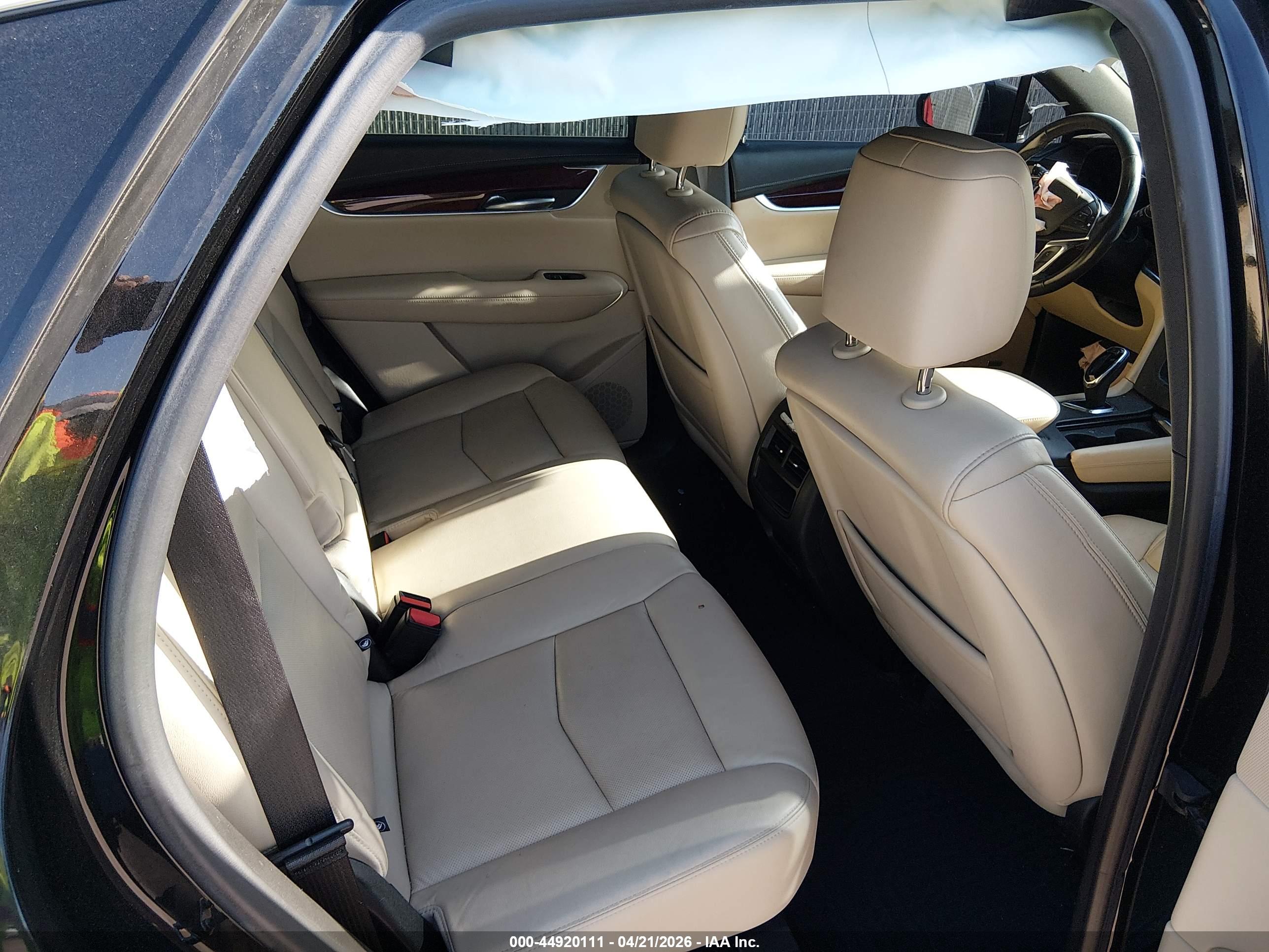 CADILLAC XT5 image 8