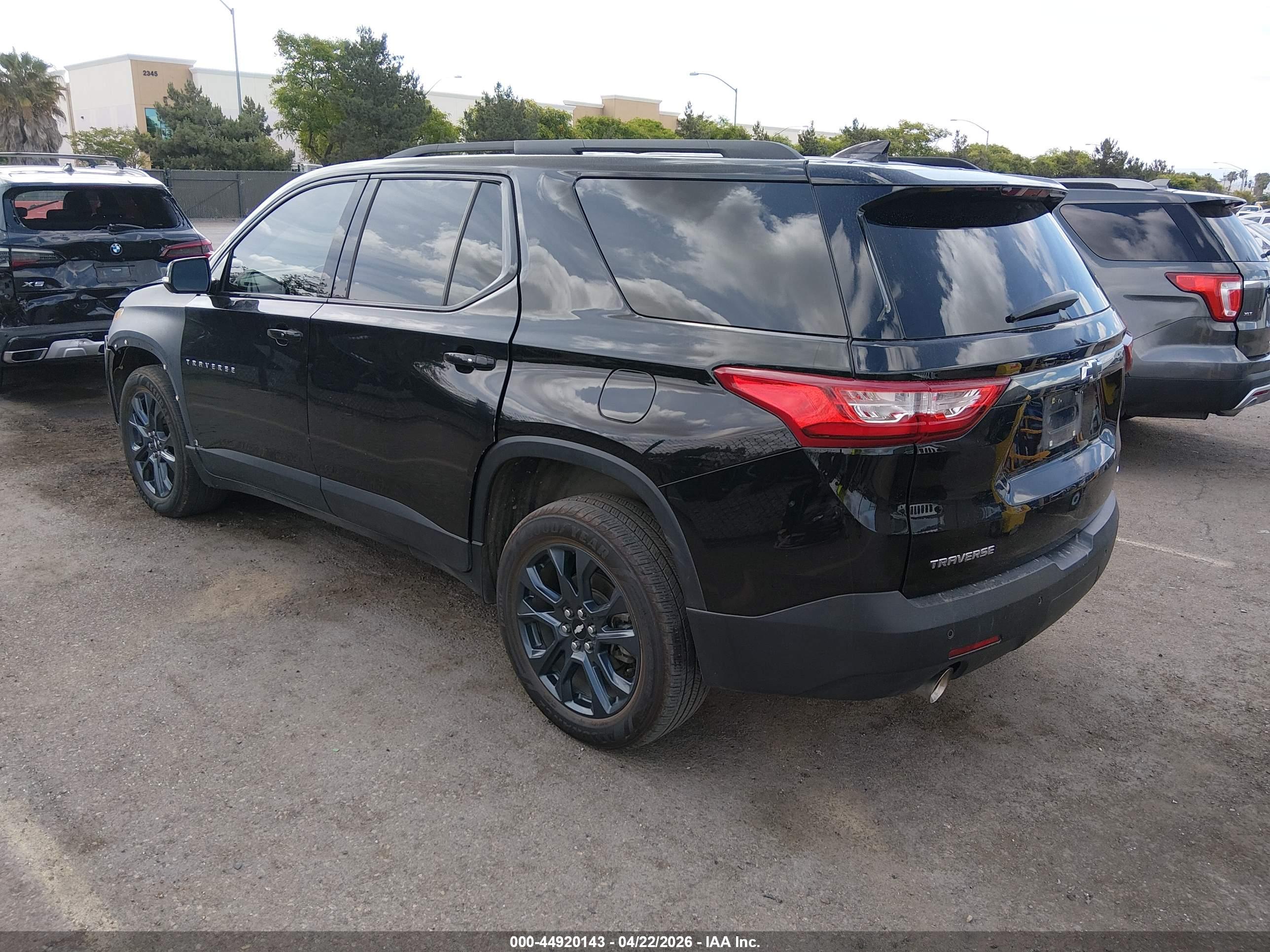 CHEVROLET TRAVERSE image 3