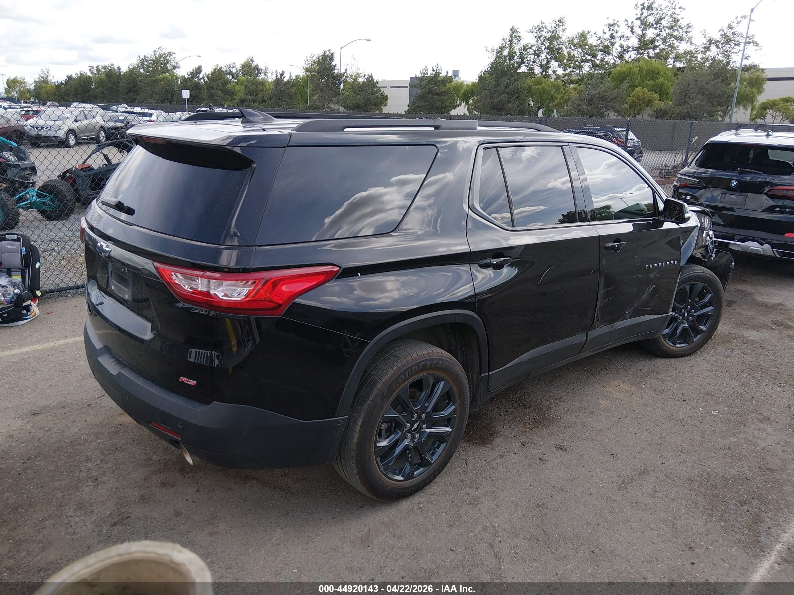 CHEVROLET TRAVERSE image 4