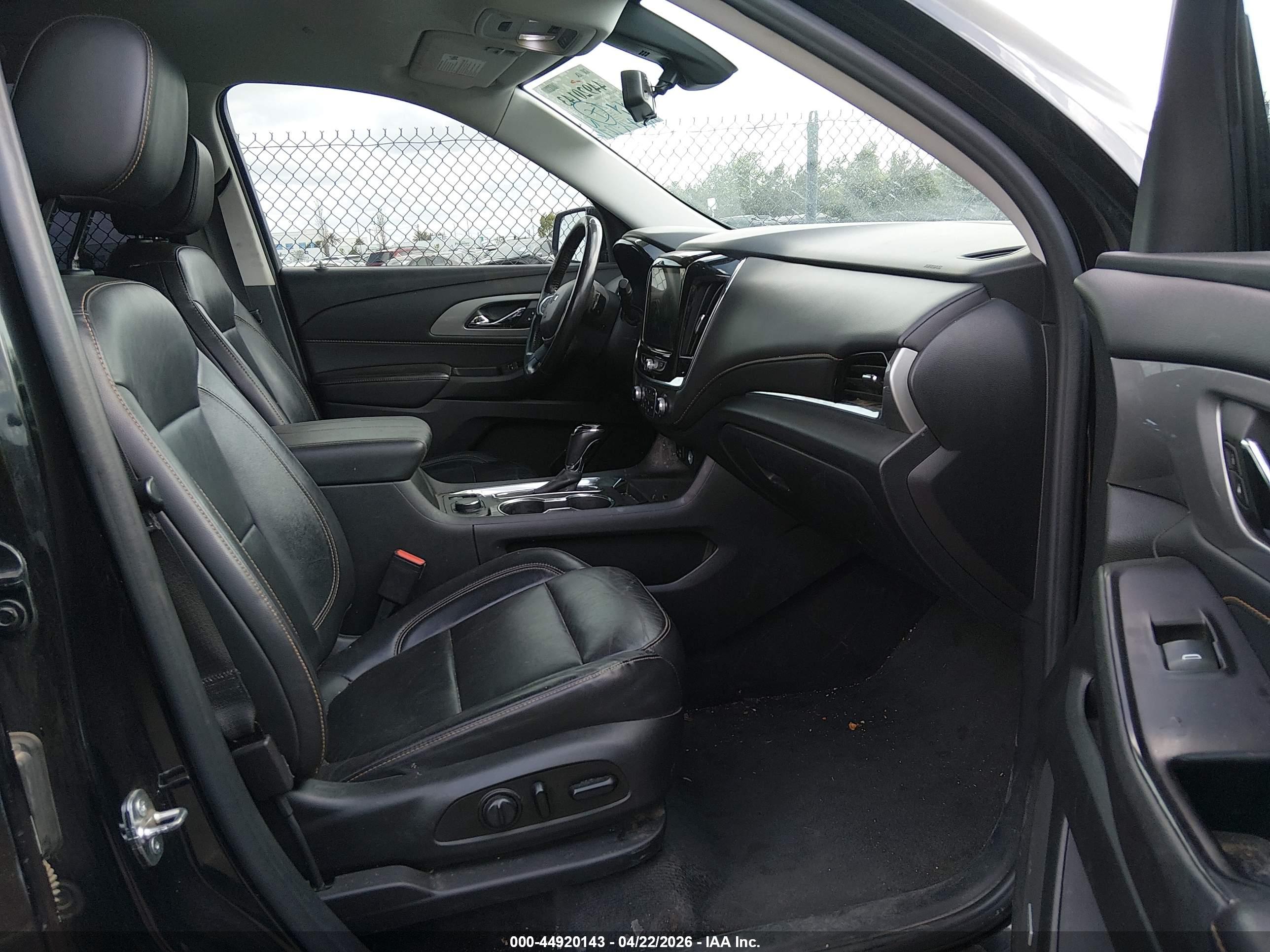 CHEVROLET TRAVERSE image 5