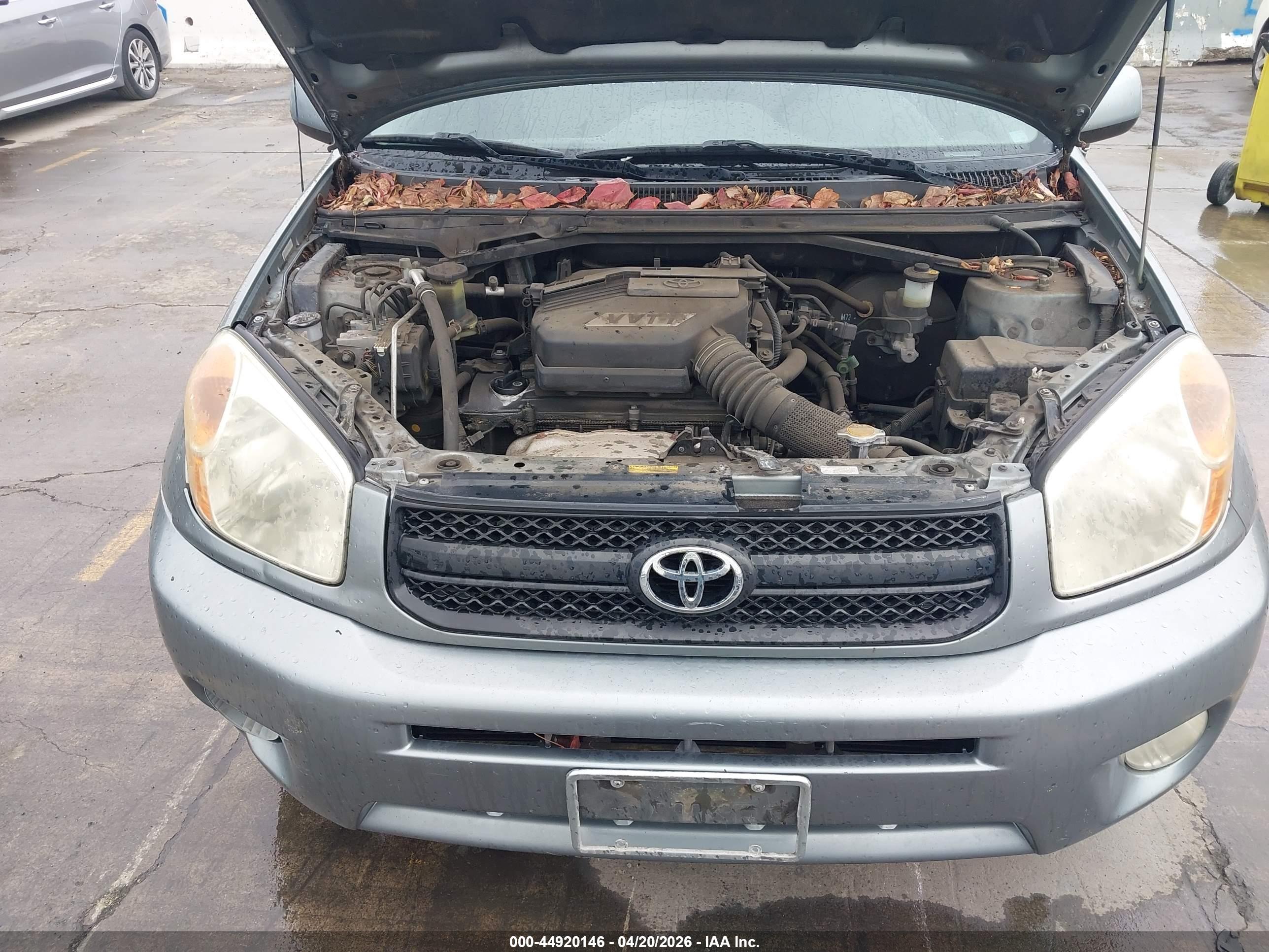 TOYOTA RAV4 image 10