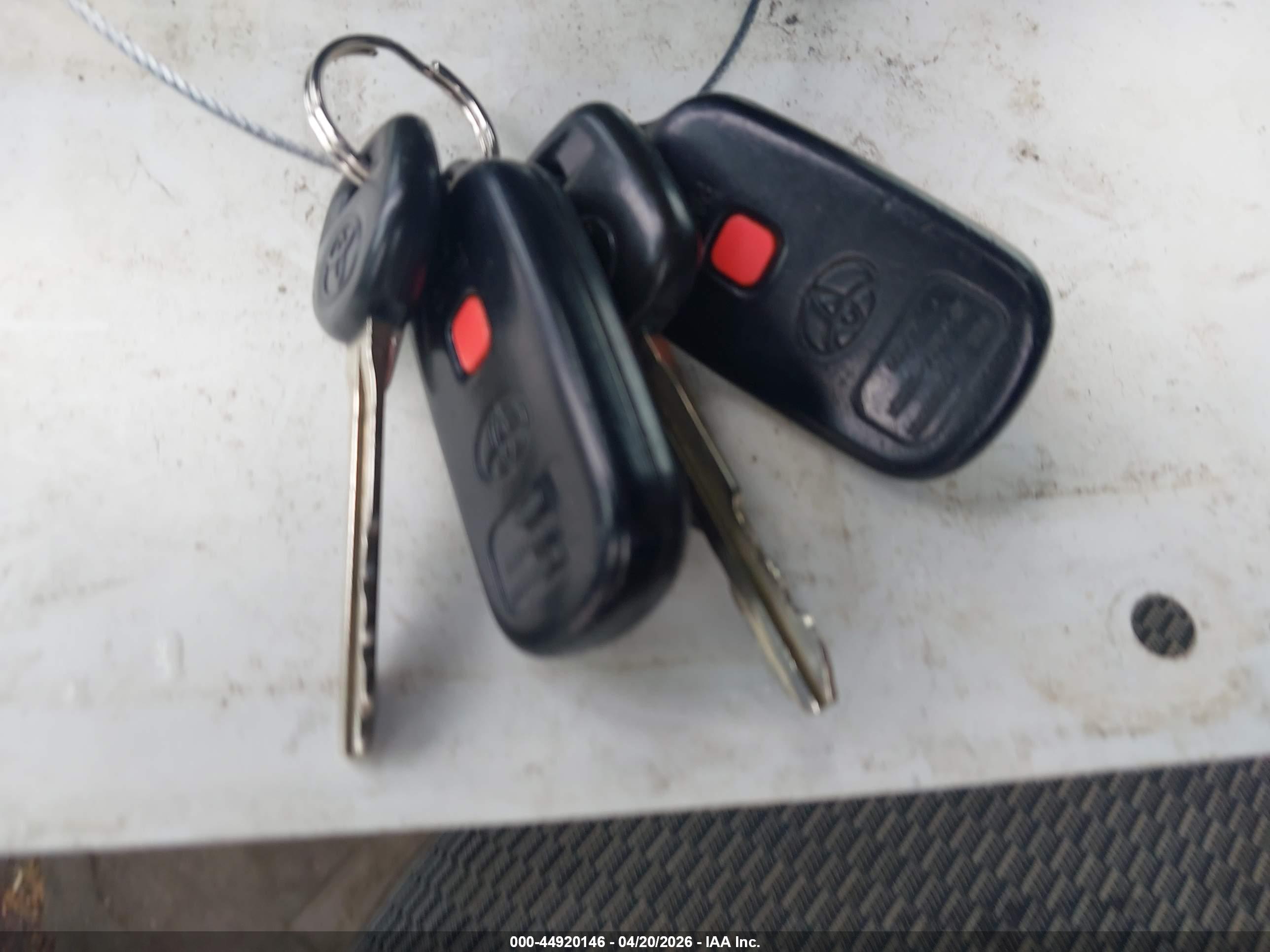 TOYOTA RAV4 image 11
