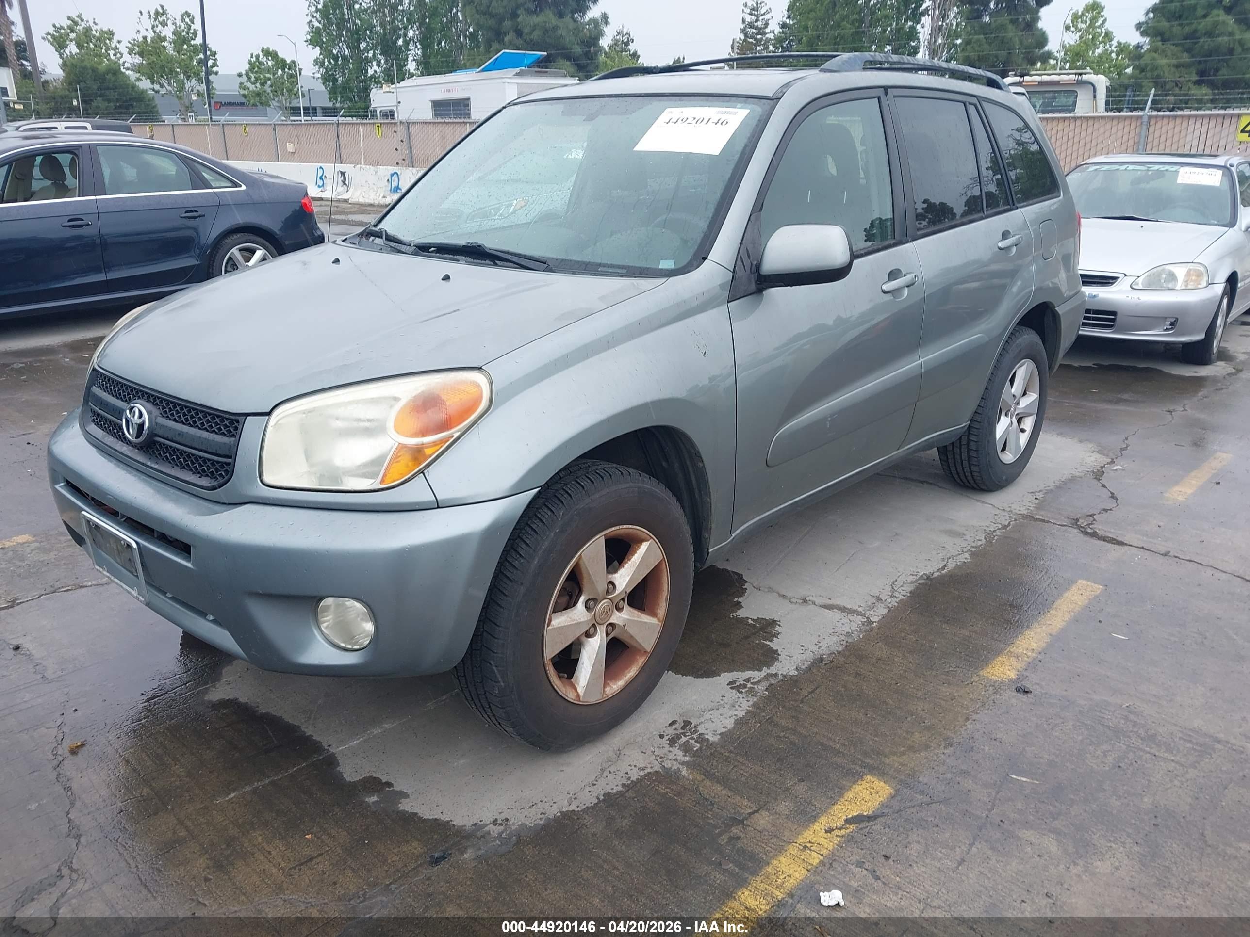 TOYOTA RAV4 image 2