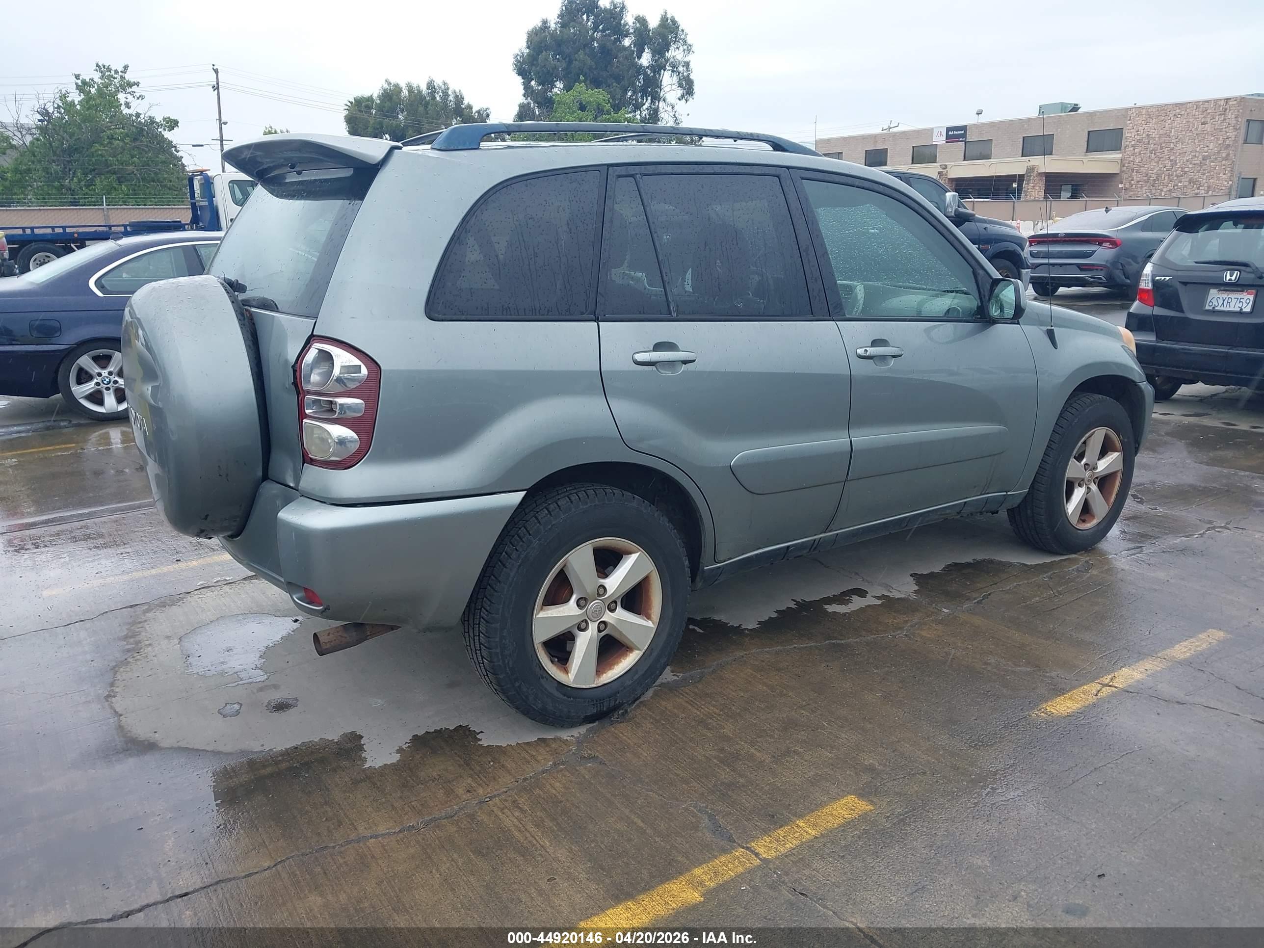 TOYOTA RAV4 image 4