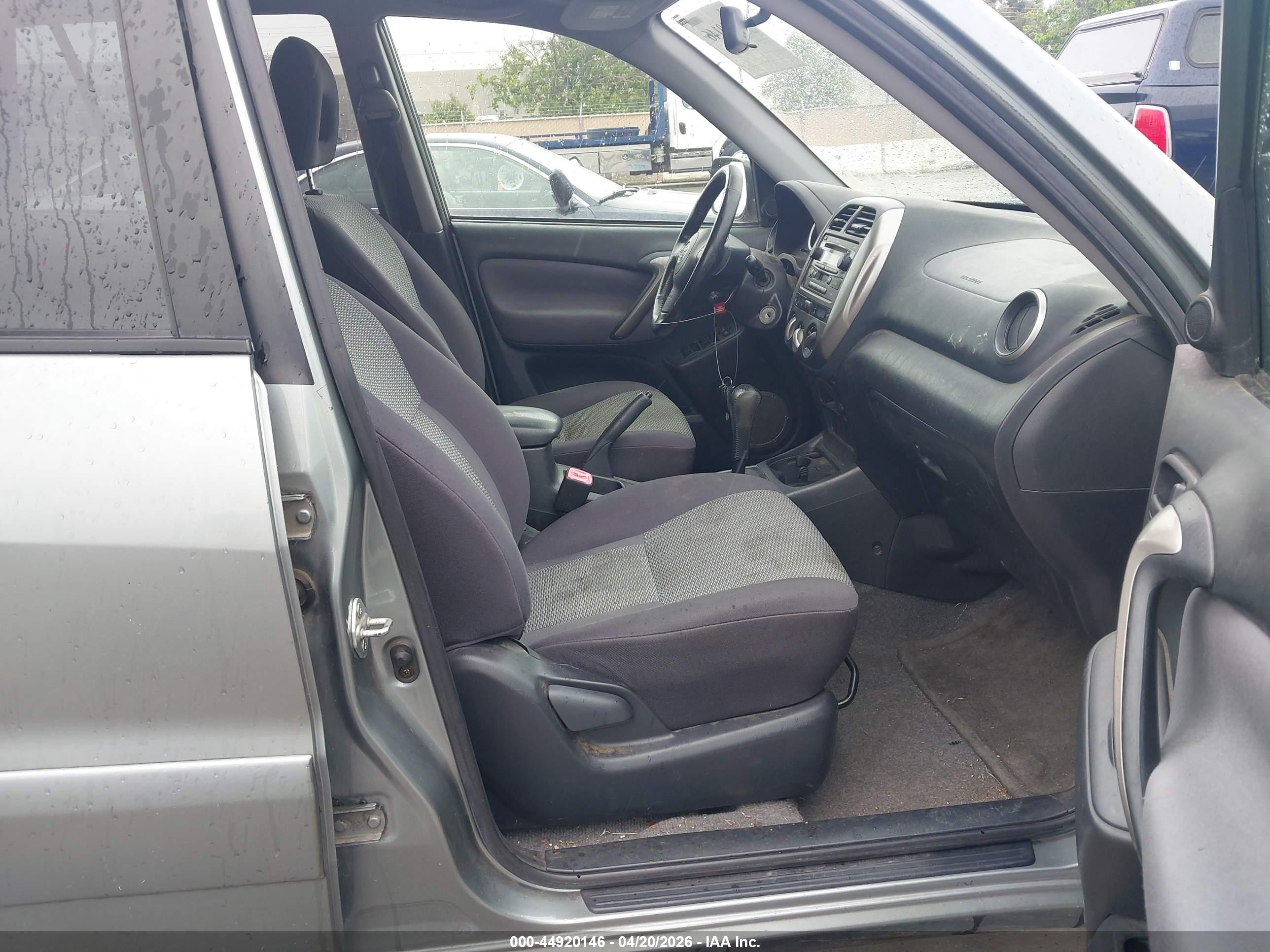 TOYOTA RAV4 image 5