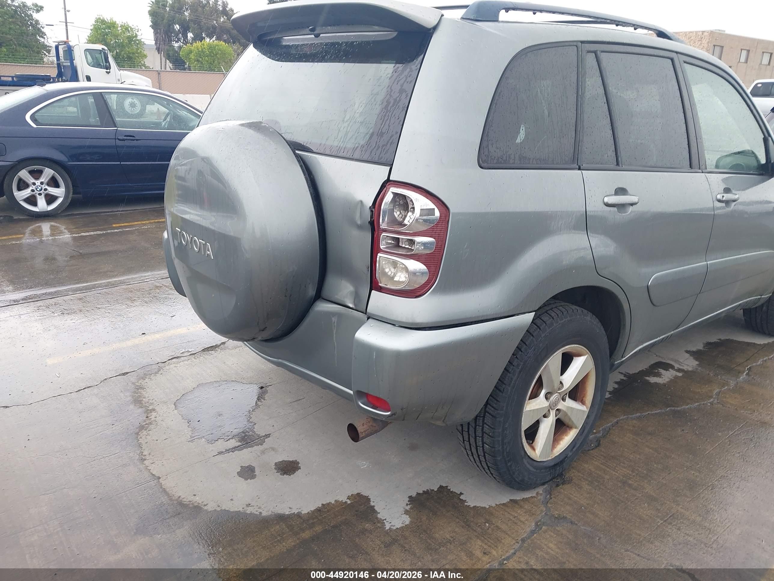 TOYOTA RAV4 image 6