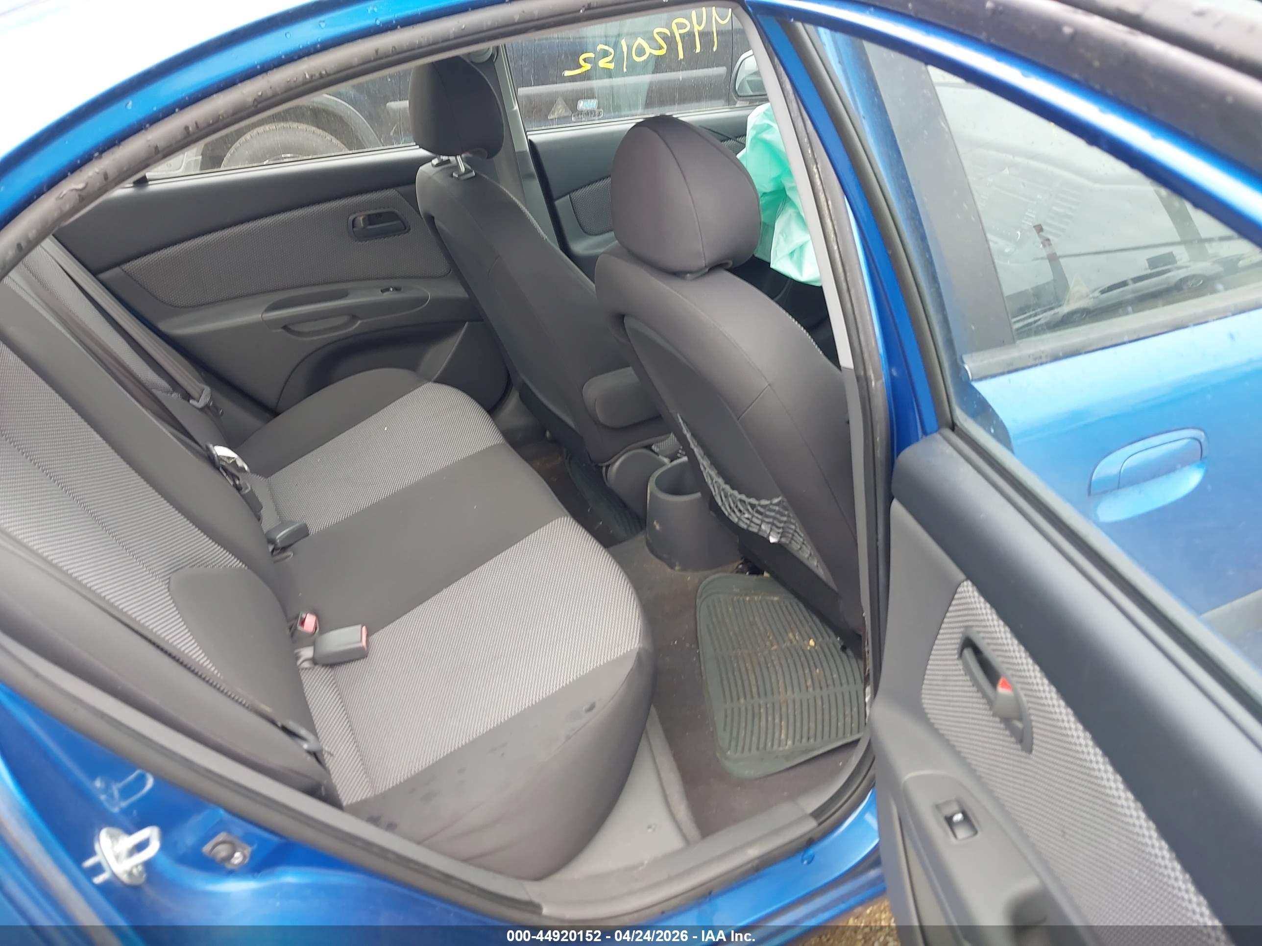 KIA RIO image 8