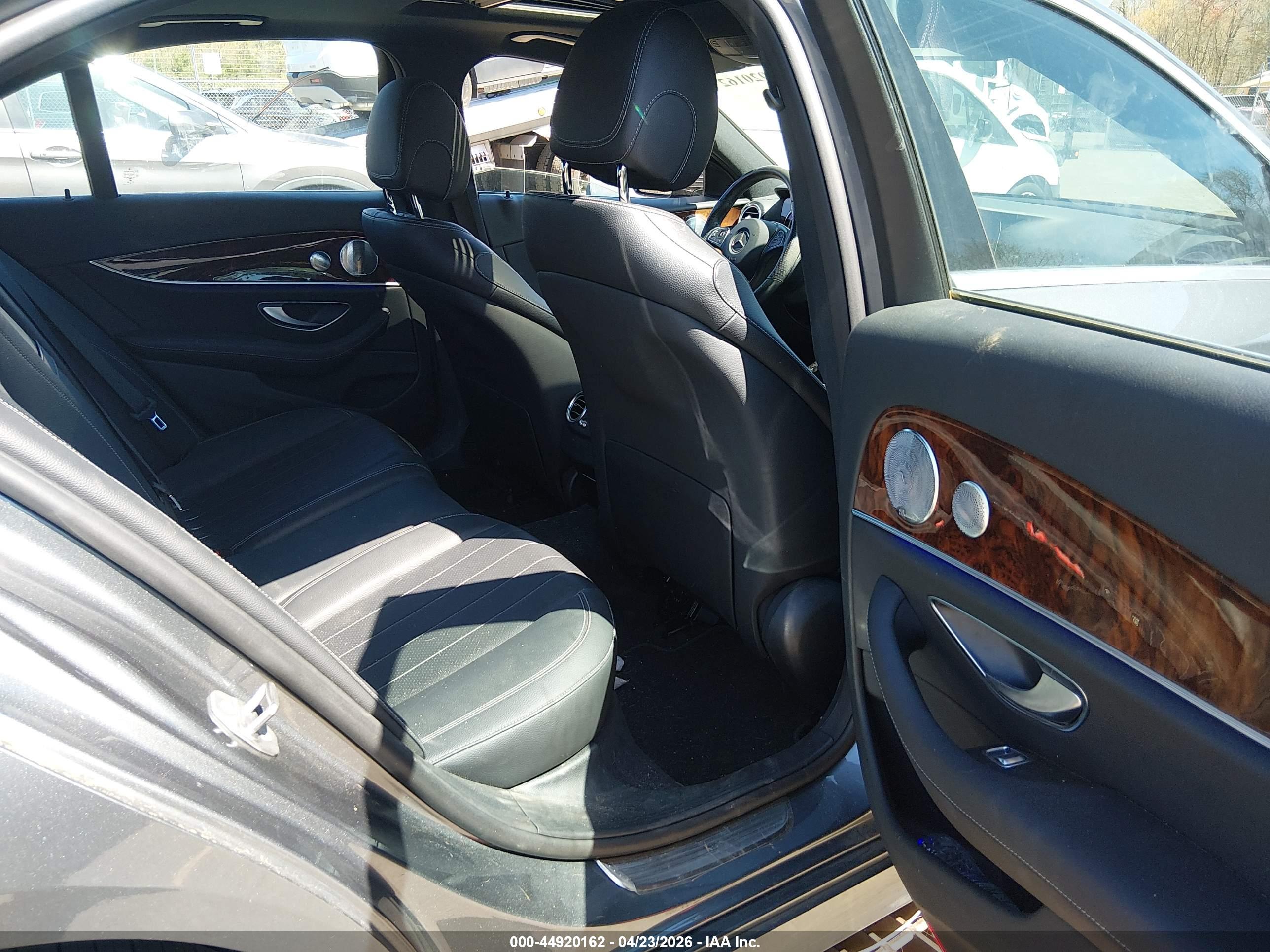 MERCEDES-BENZ E image 8