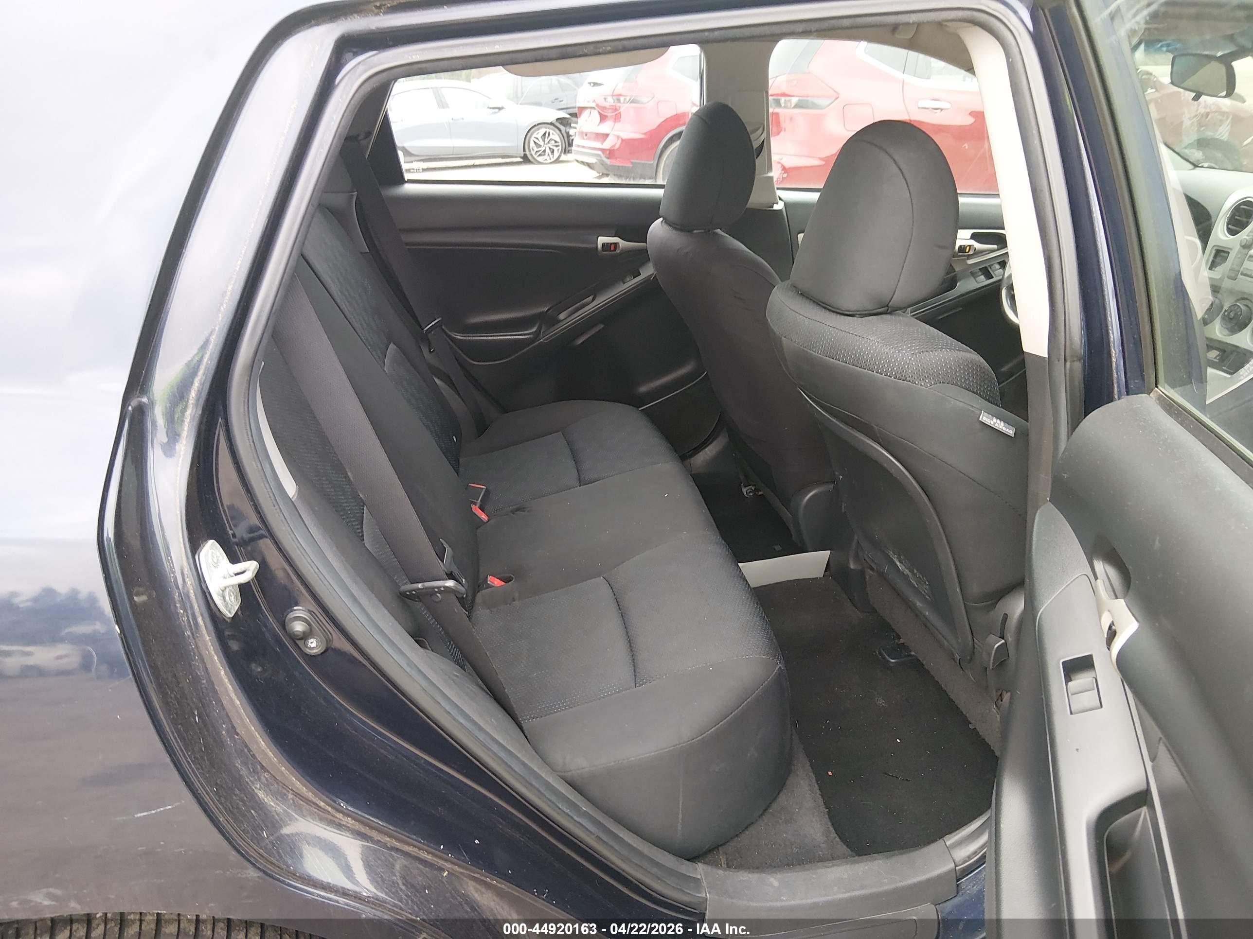 TOYOTA MATRIX image 8