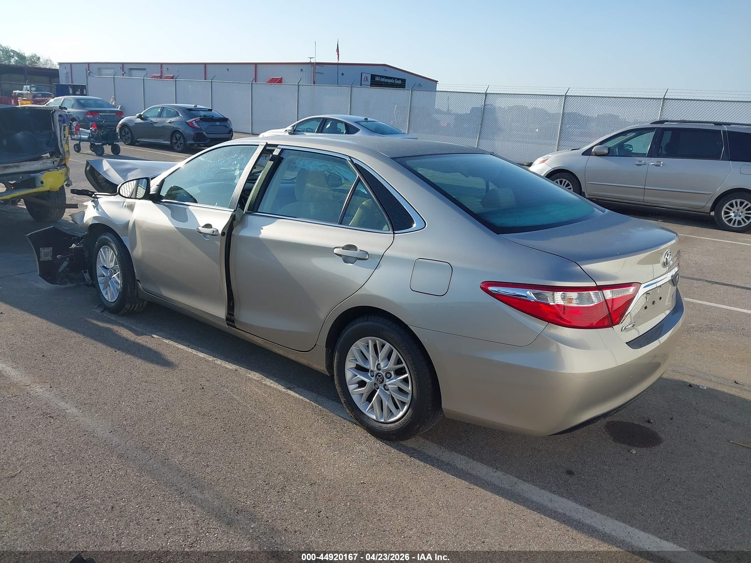 TOYOTA CAMRY image 3