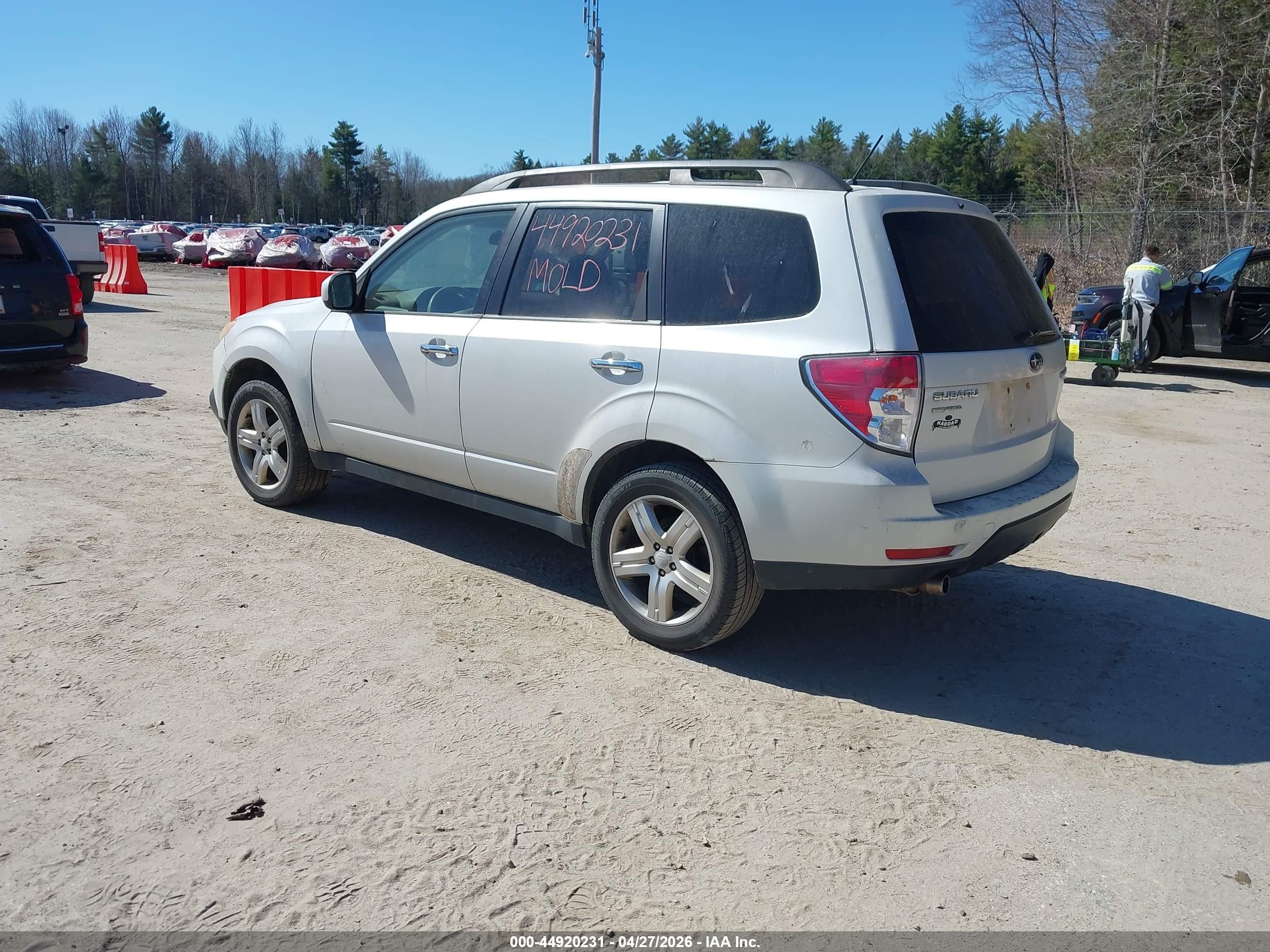 SUBARU FORESTER image 3