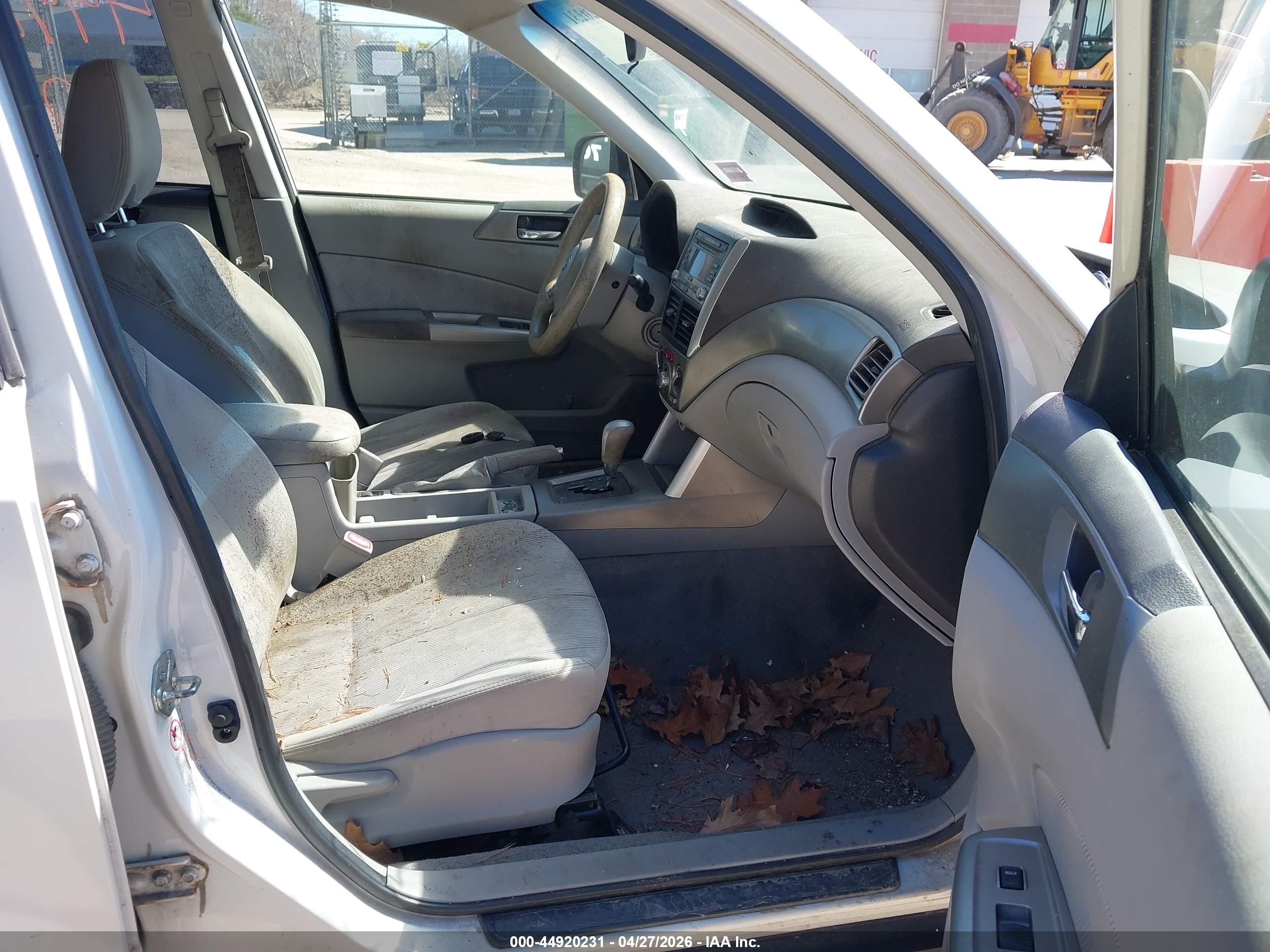 SUBARU FORESTER image 5