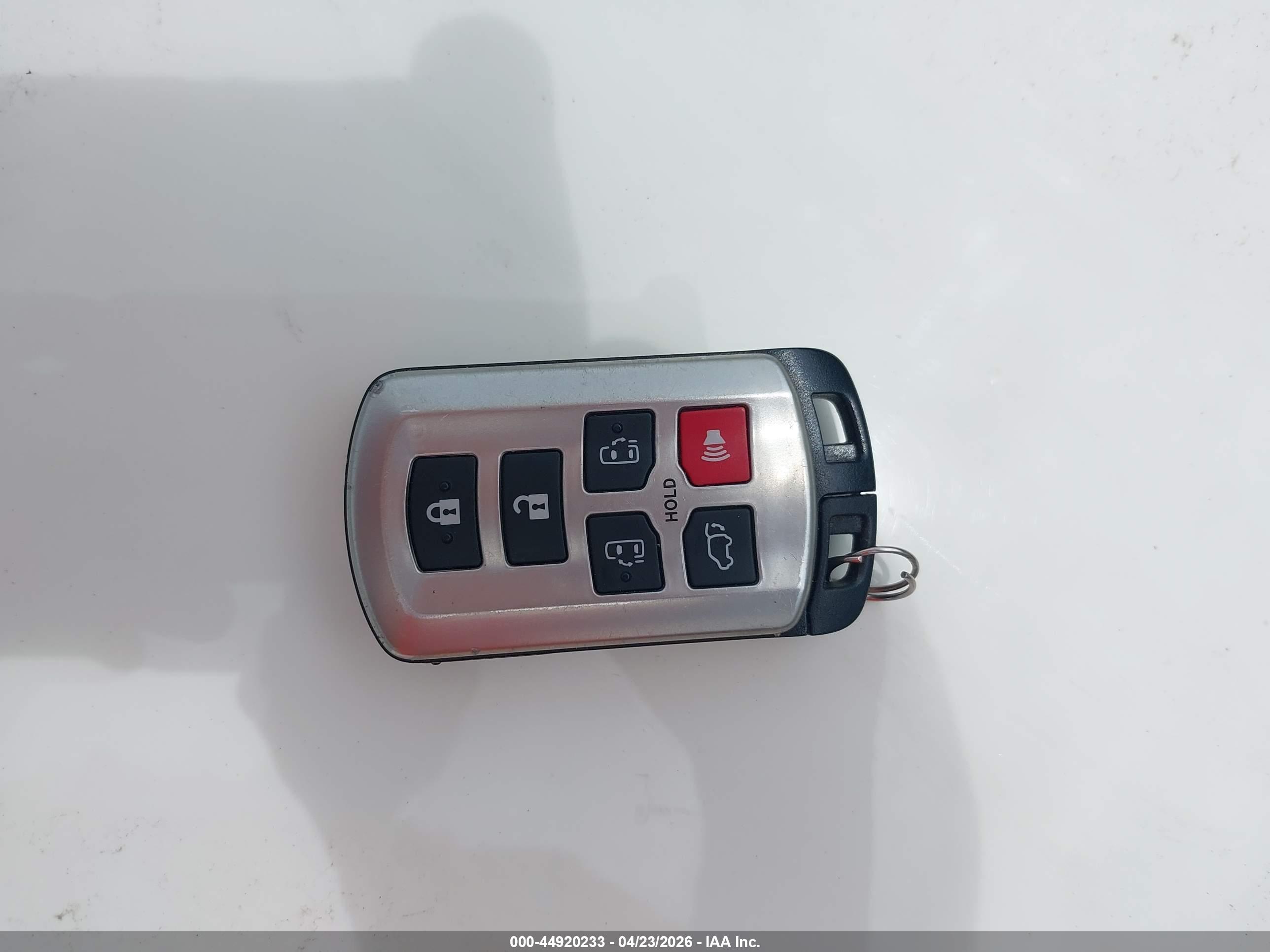 TOYOTA SIENNA image 11