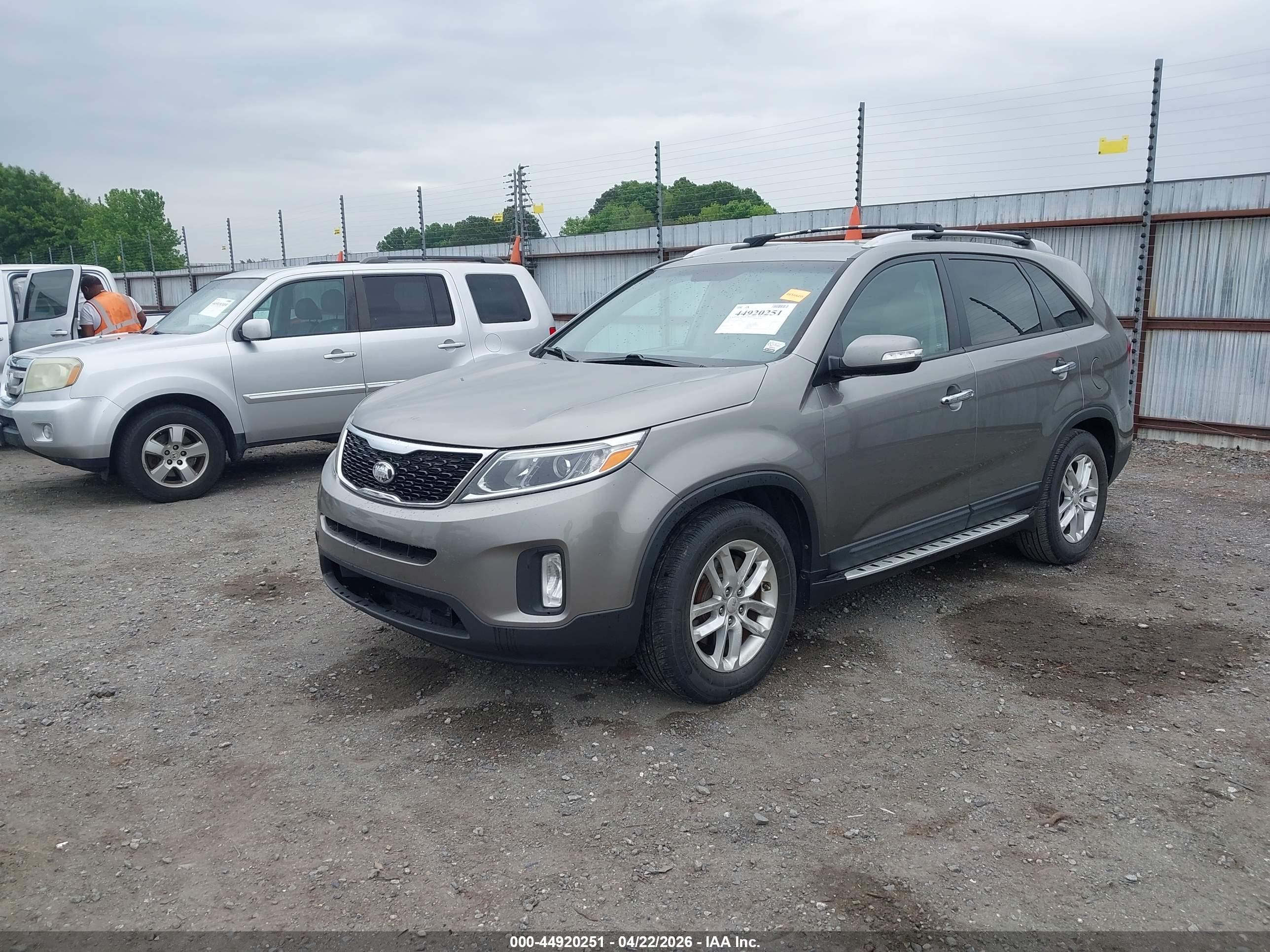 KIA SORENTO image 2