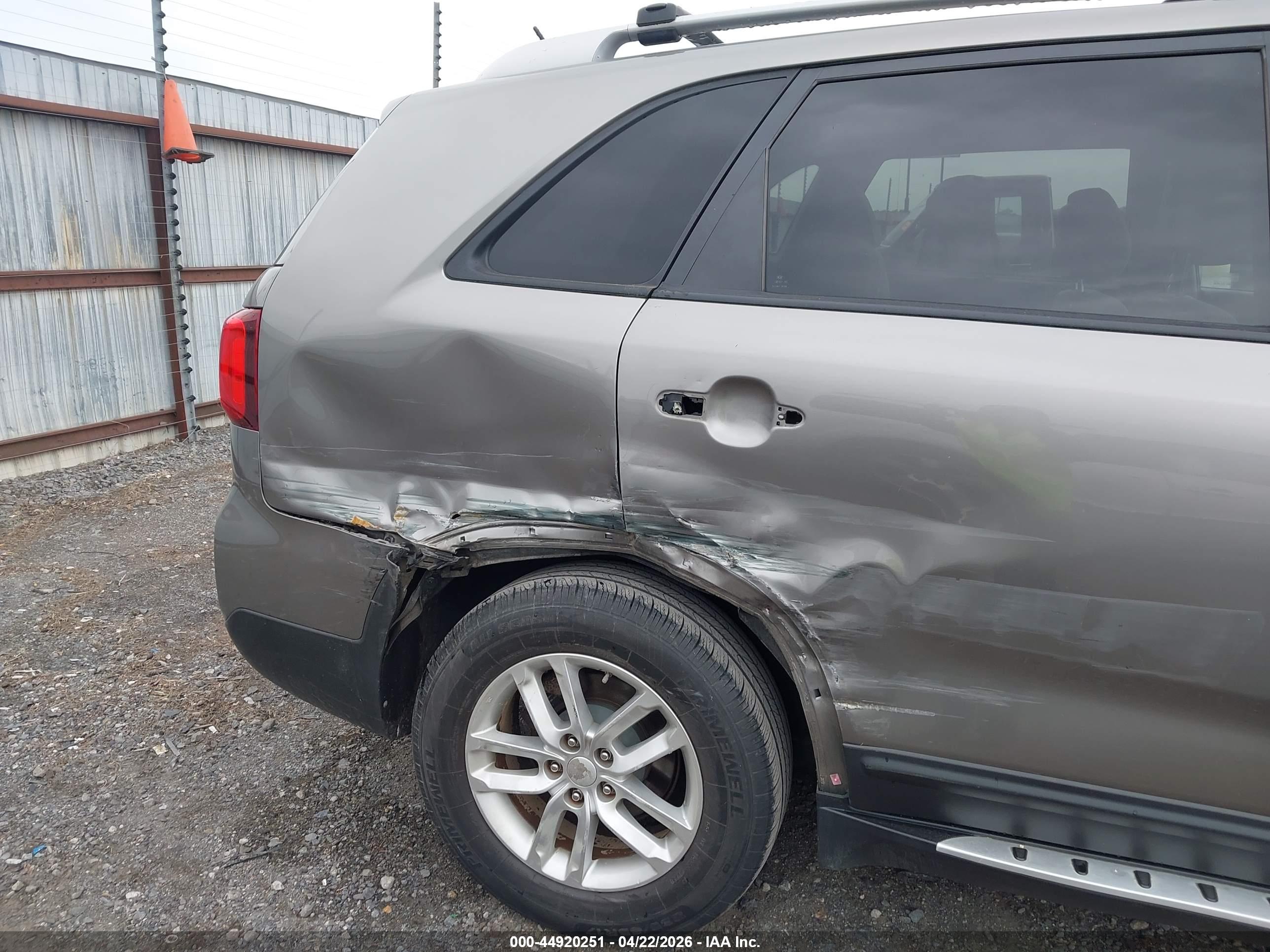 KIA SORENTO image 6
