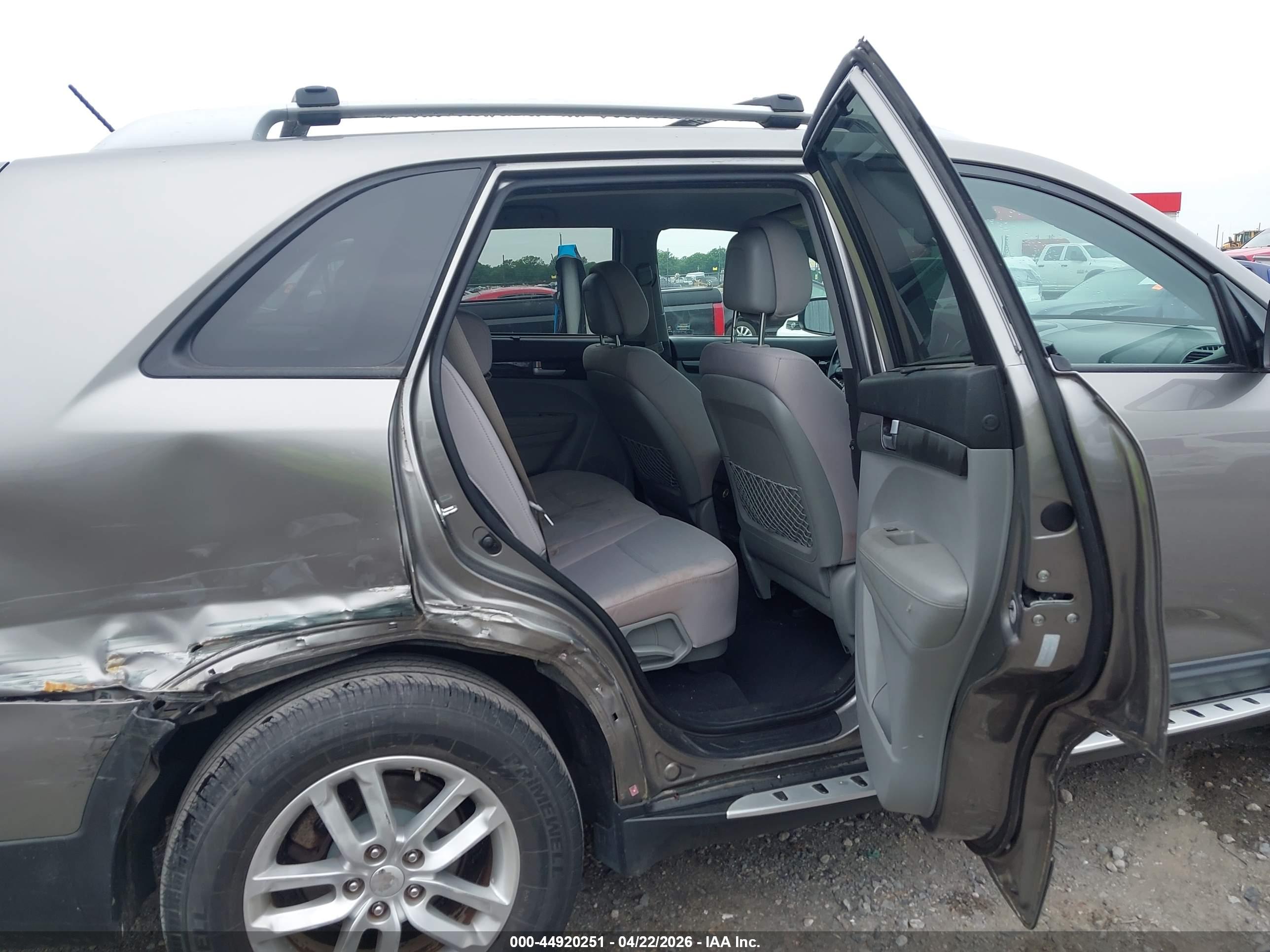 KIA SORENTO image 8