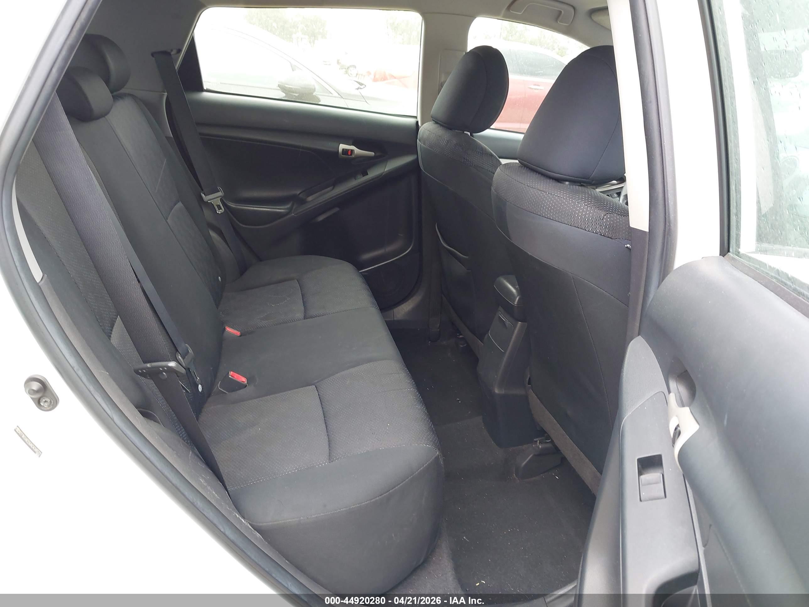 TOYOTA MATRIX image 8