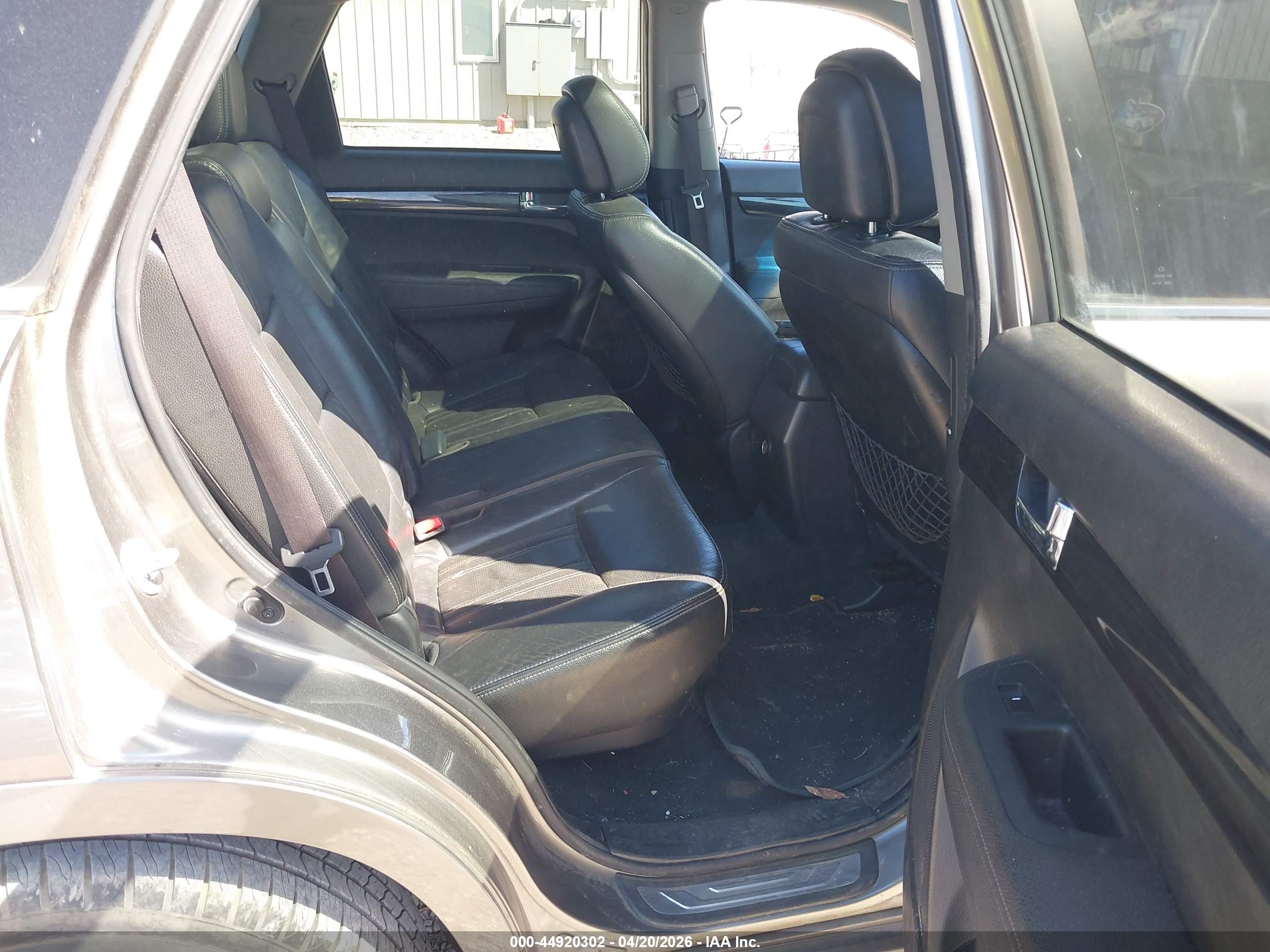 KIA SORENTO image 8