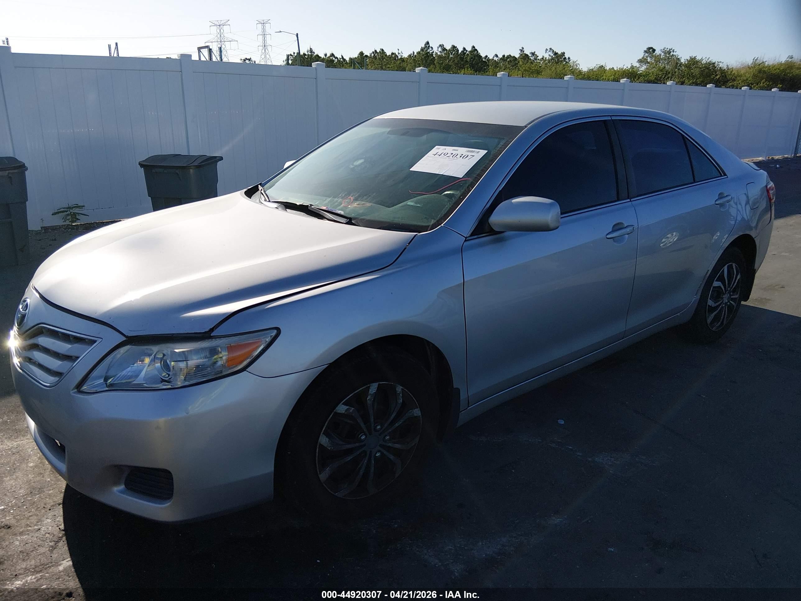 TOYOTA CAMRY image 2