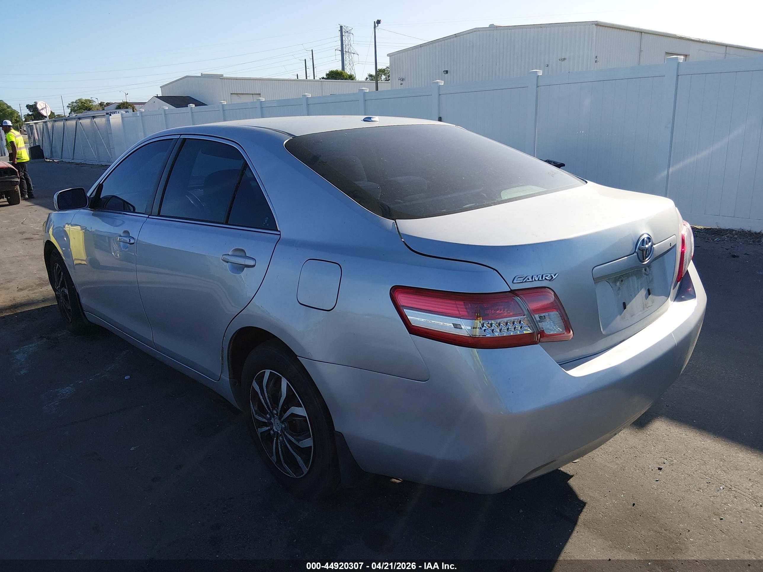 TOYOTA CAMRY image 3