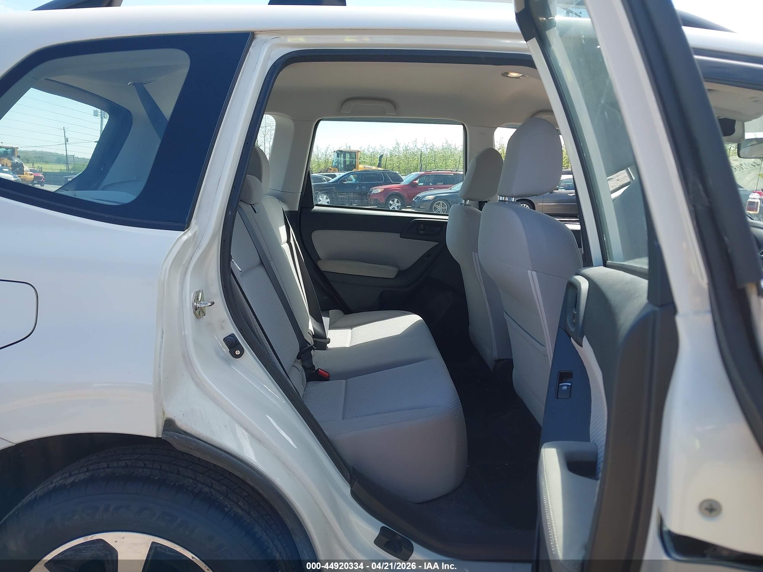 SUBARU FORESTER image 8