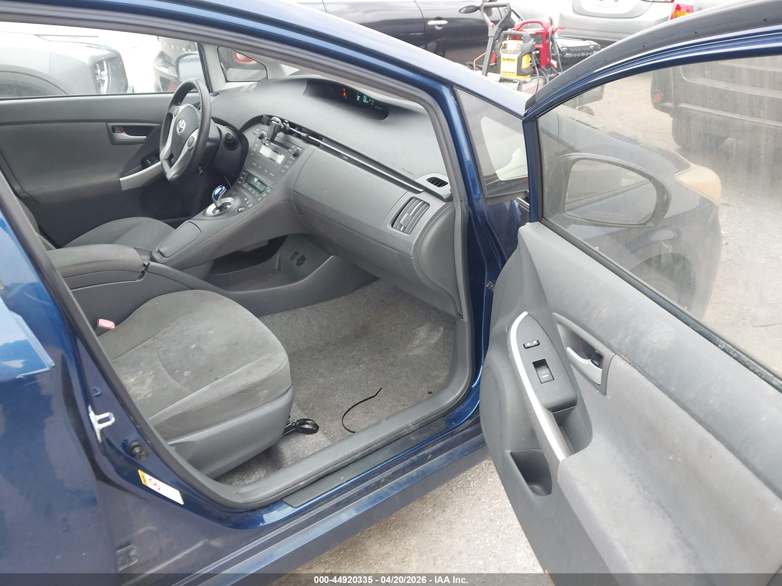 TOYOTA PRIUS image 5