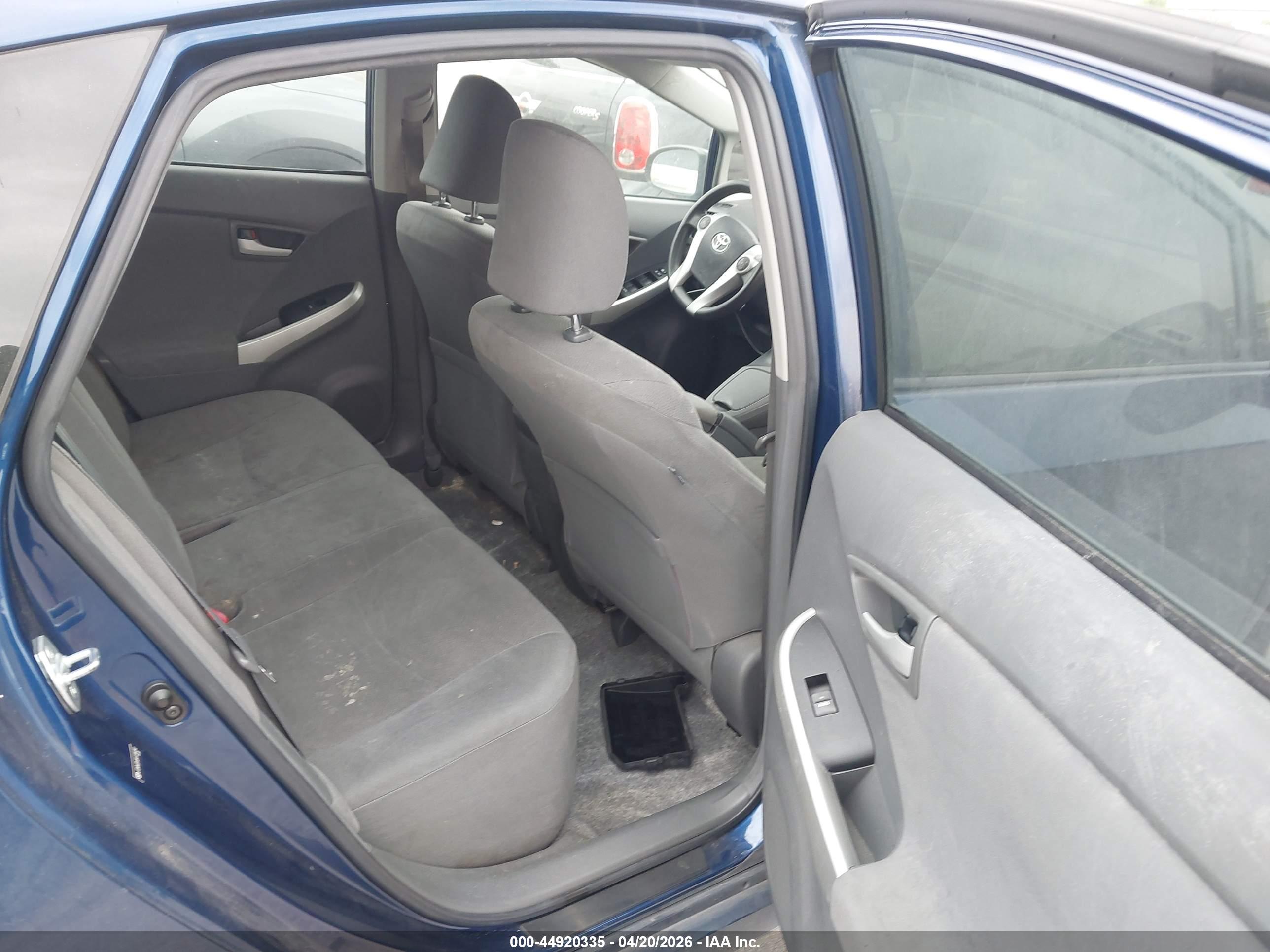 TOYOTA PRIUS image 8
