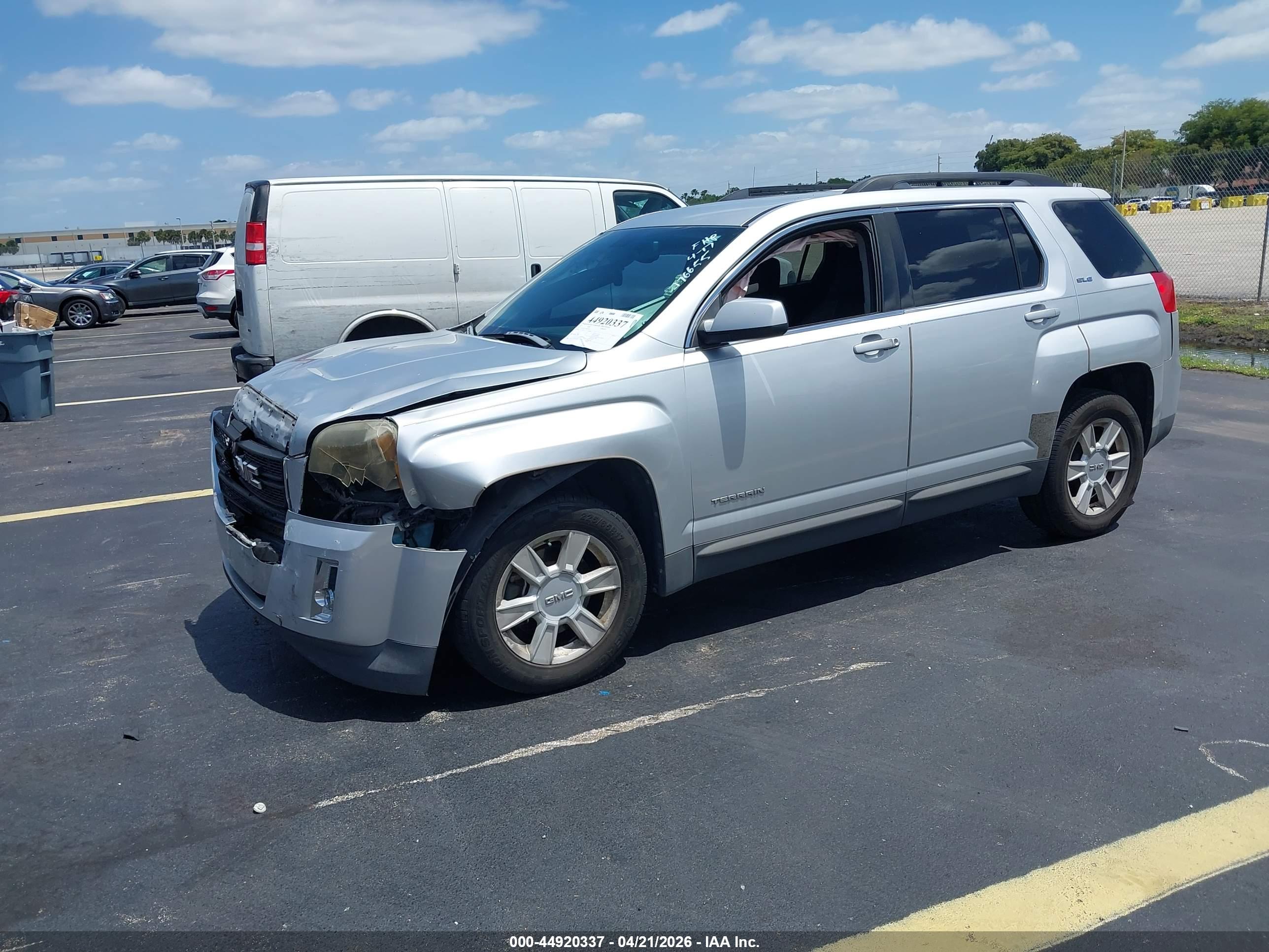 GMC TERRAIN image 2