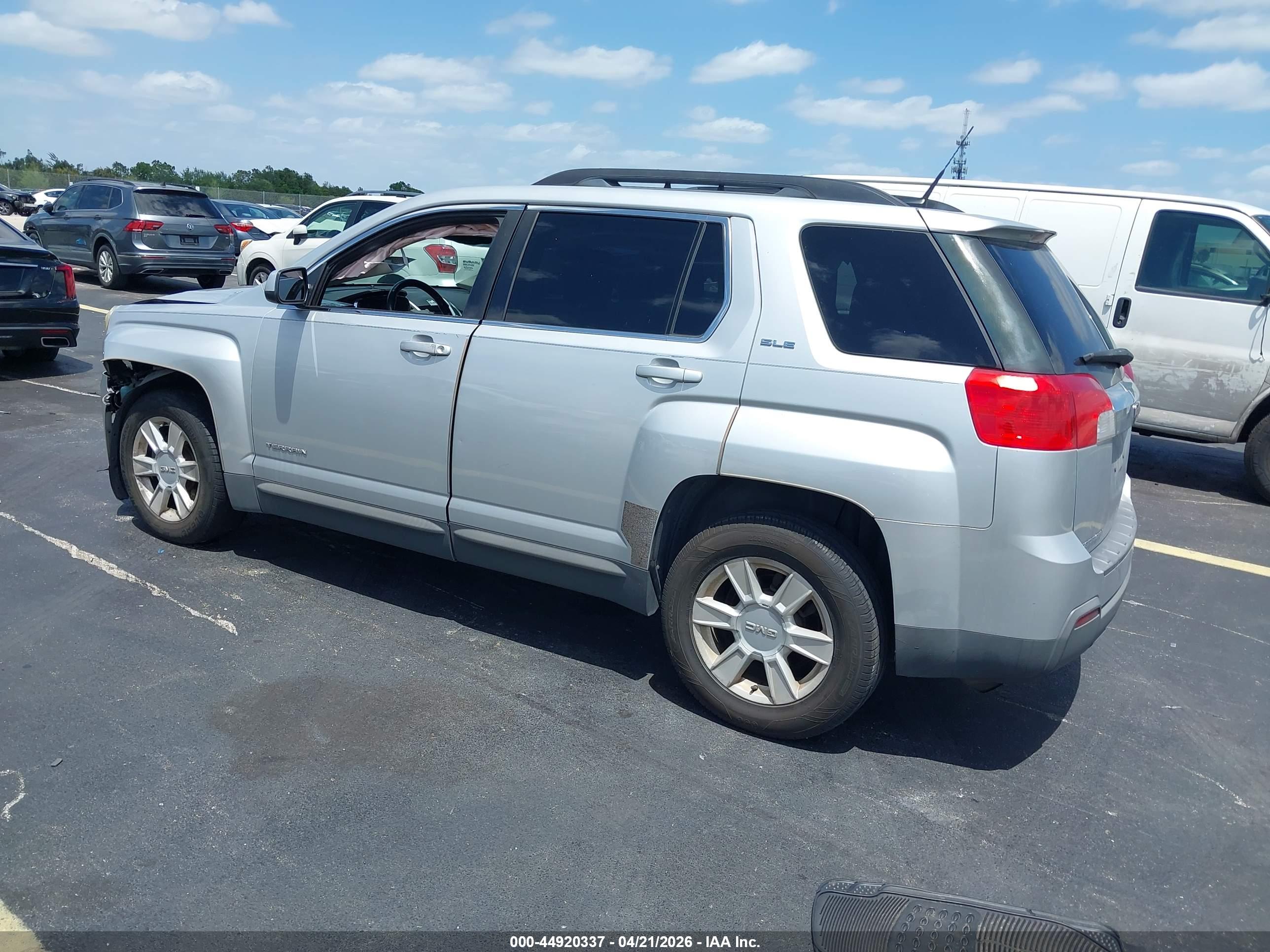 GMC TERRAIN image 3