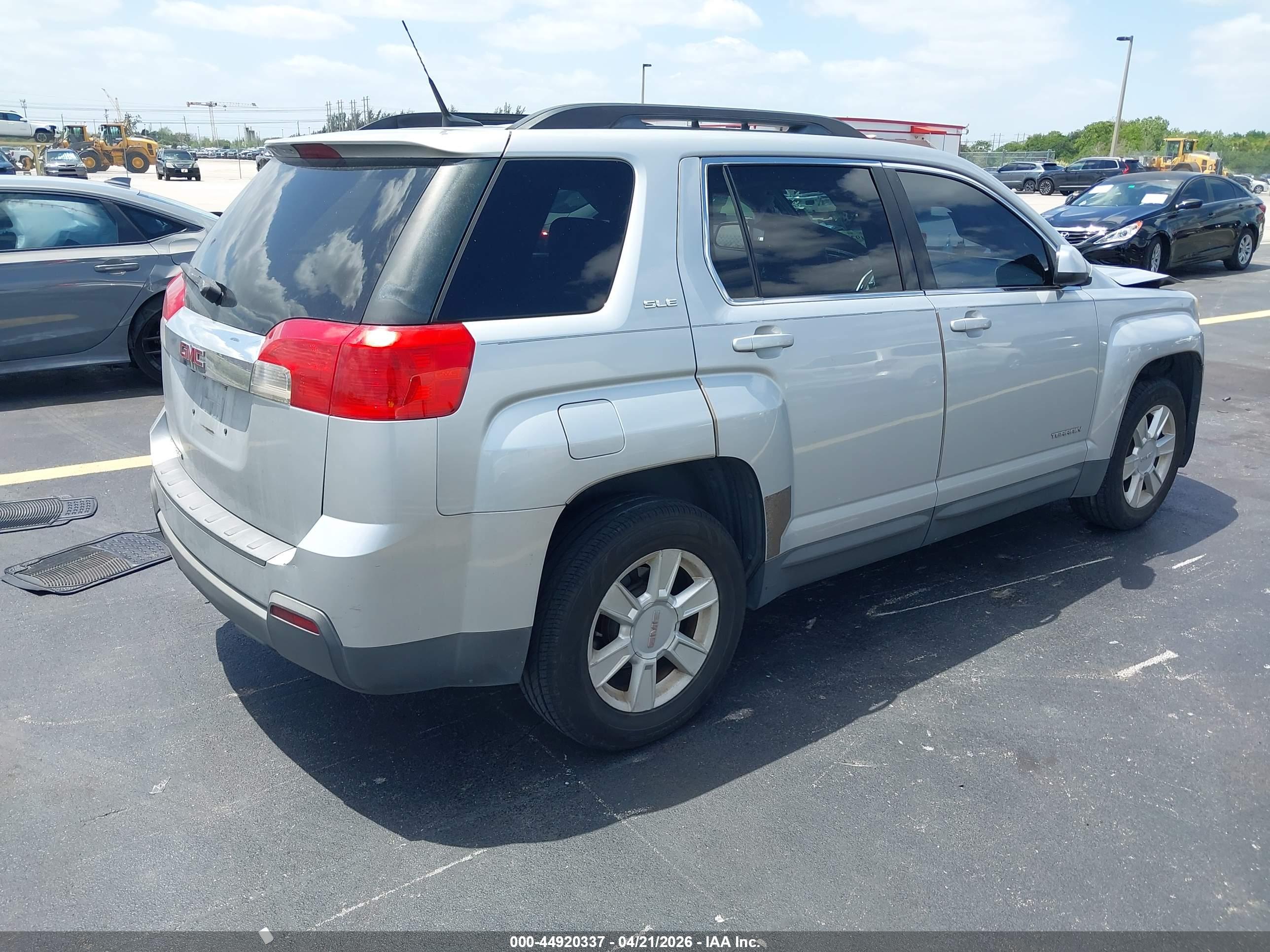 GMC TERRAIN image 4