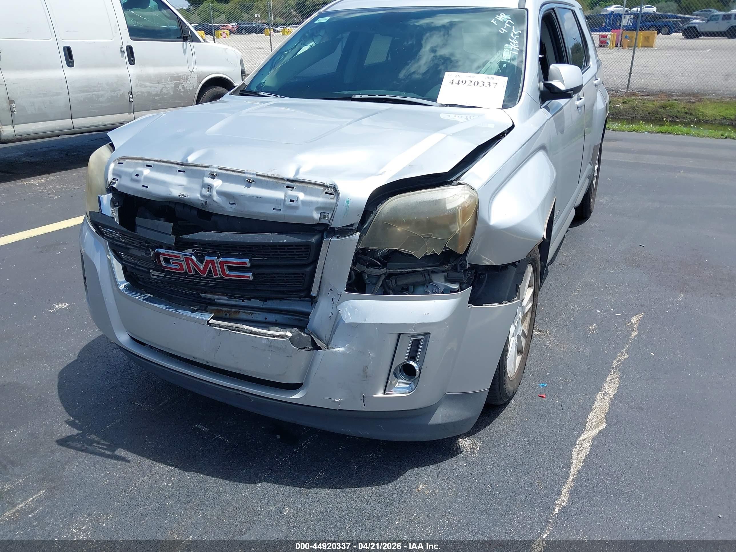 GMC TERRAIN image 6
