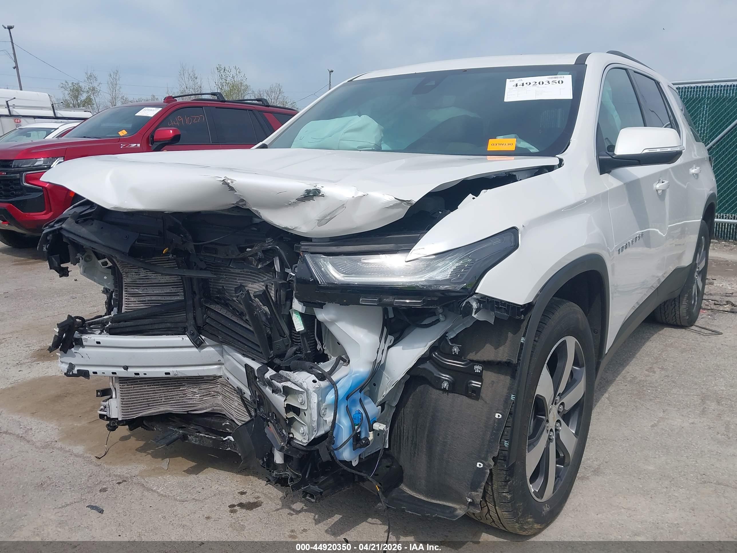 CHEVROLET TRAVERSE image 2