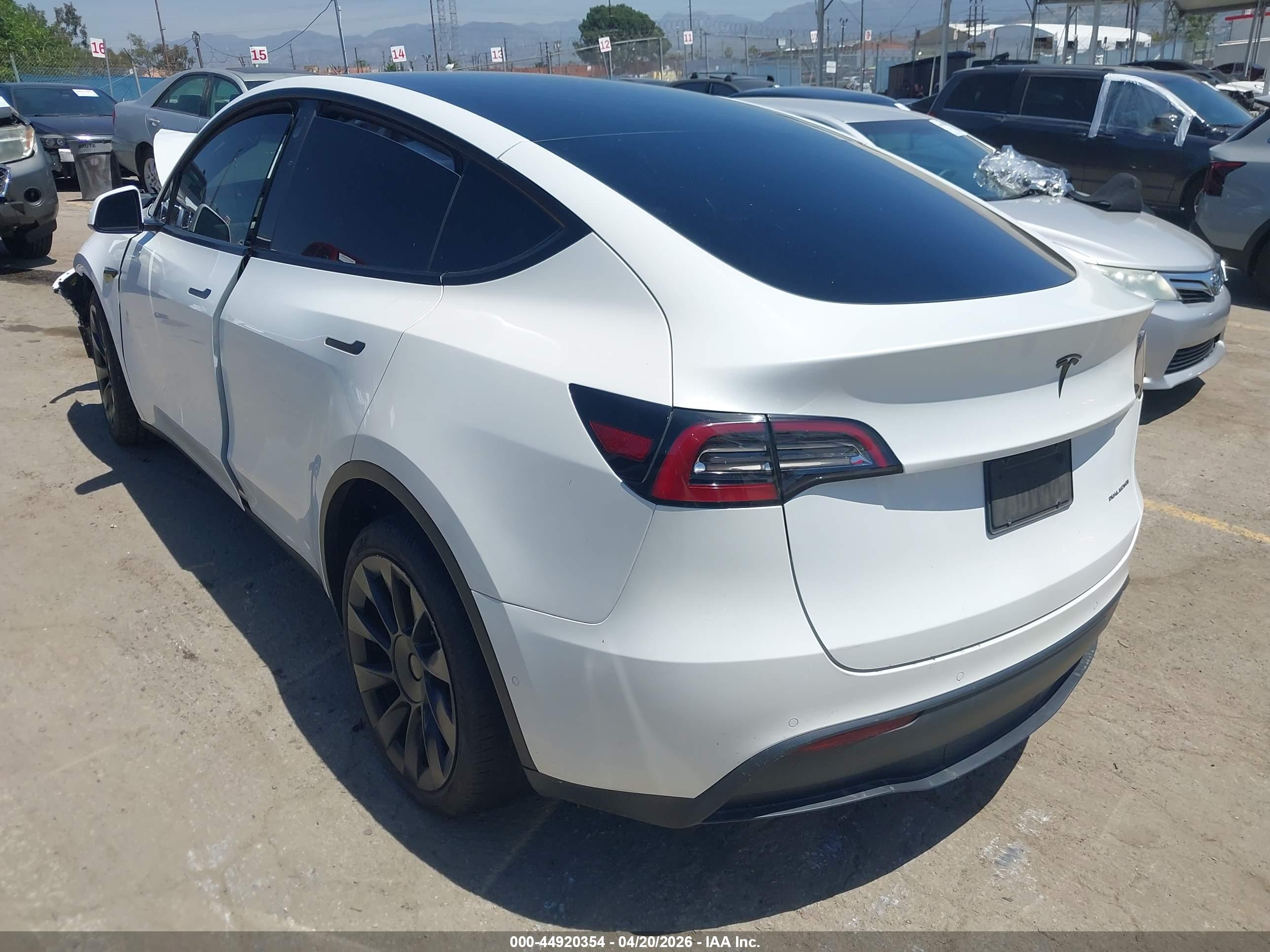 TESLA MODEL image 3
