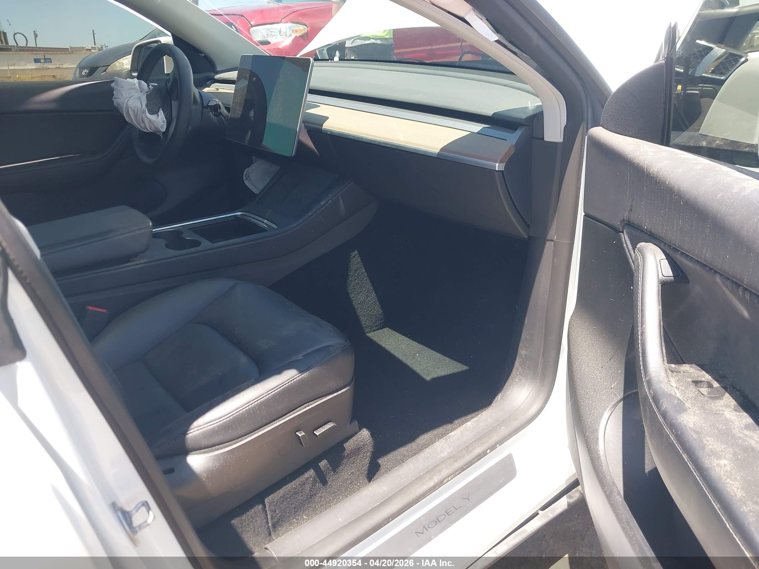 TESLA MODEL image 5
