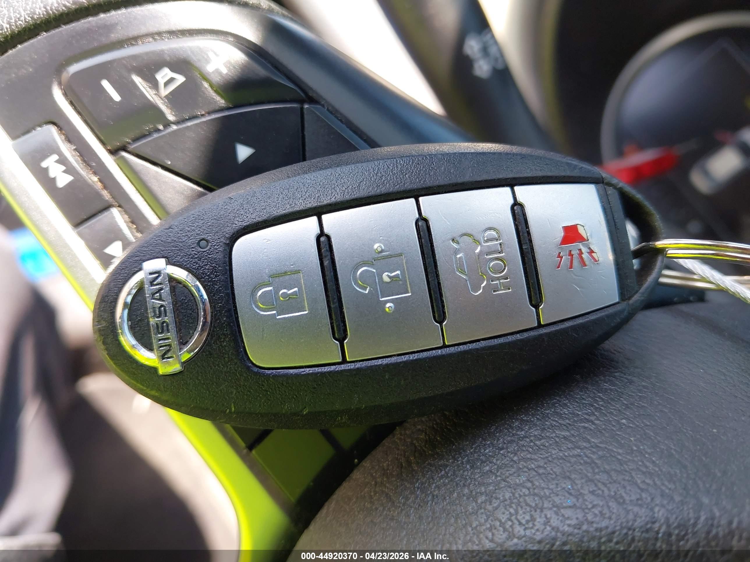 NISSAN VERSA image 11