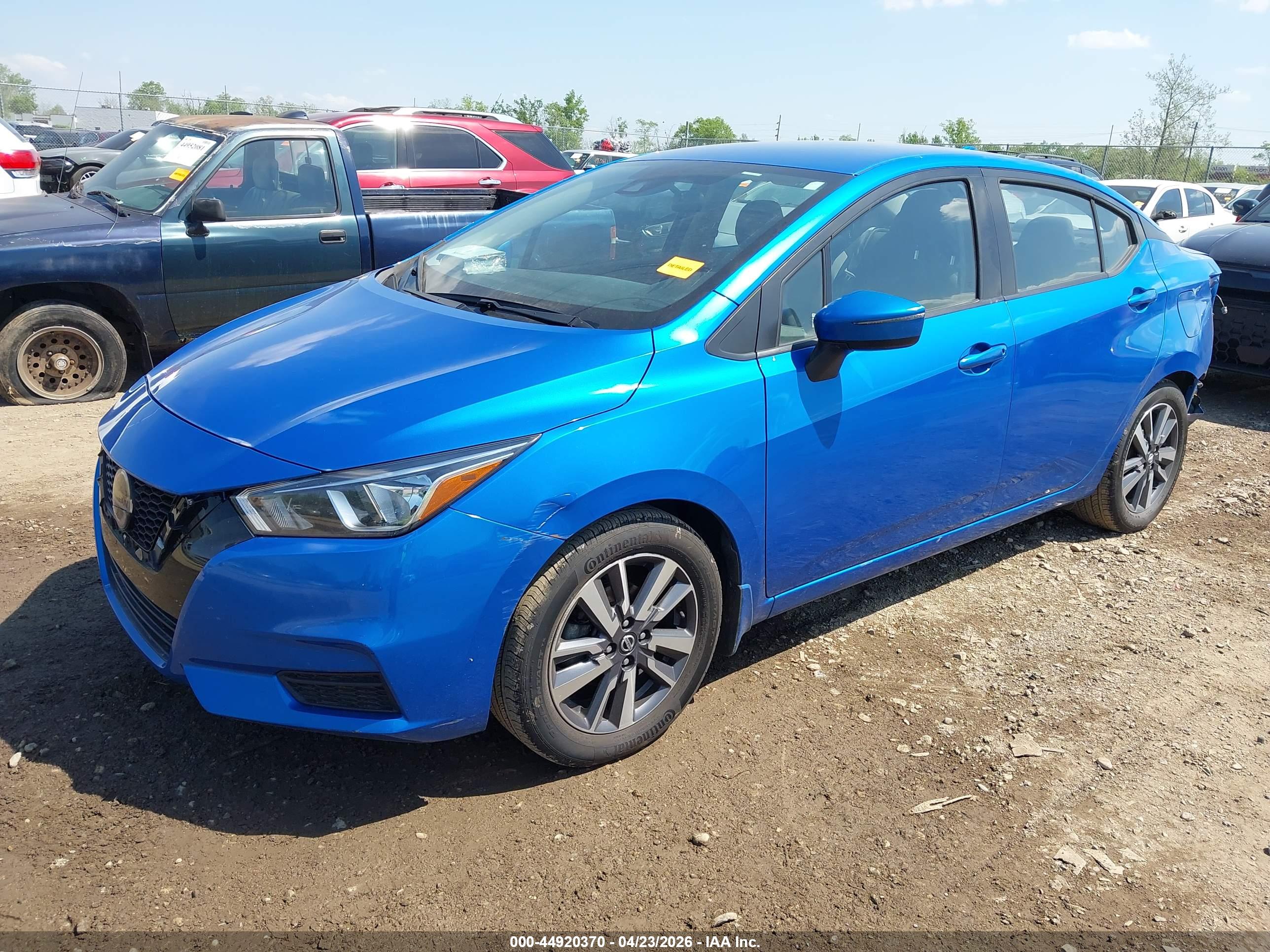 NISSAN VERSA image 2